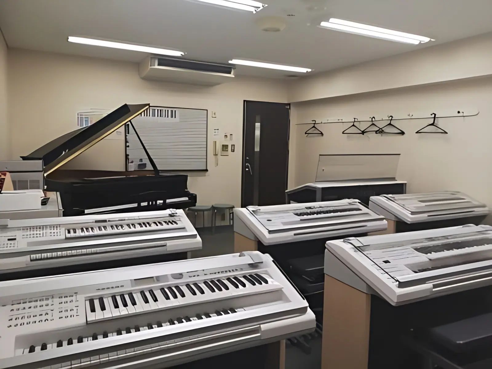 スガナミ楽器 マンドリン ミュージックサロン目黒のサムネイル画像 2