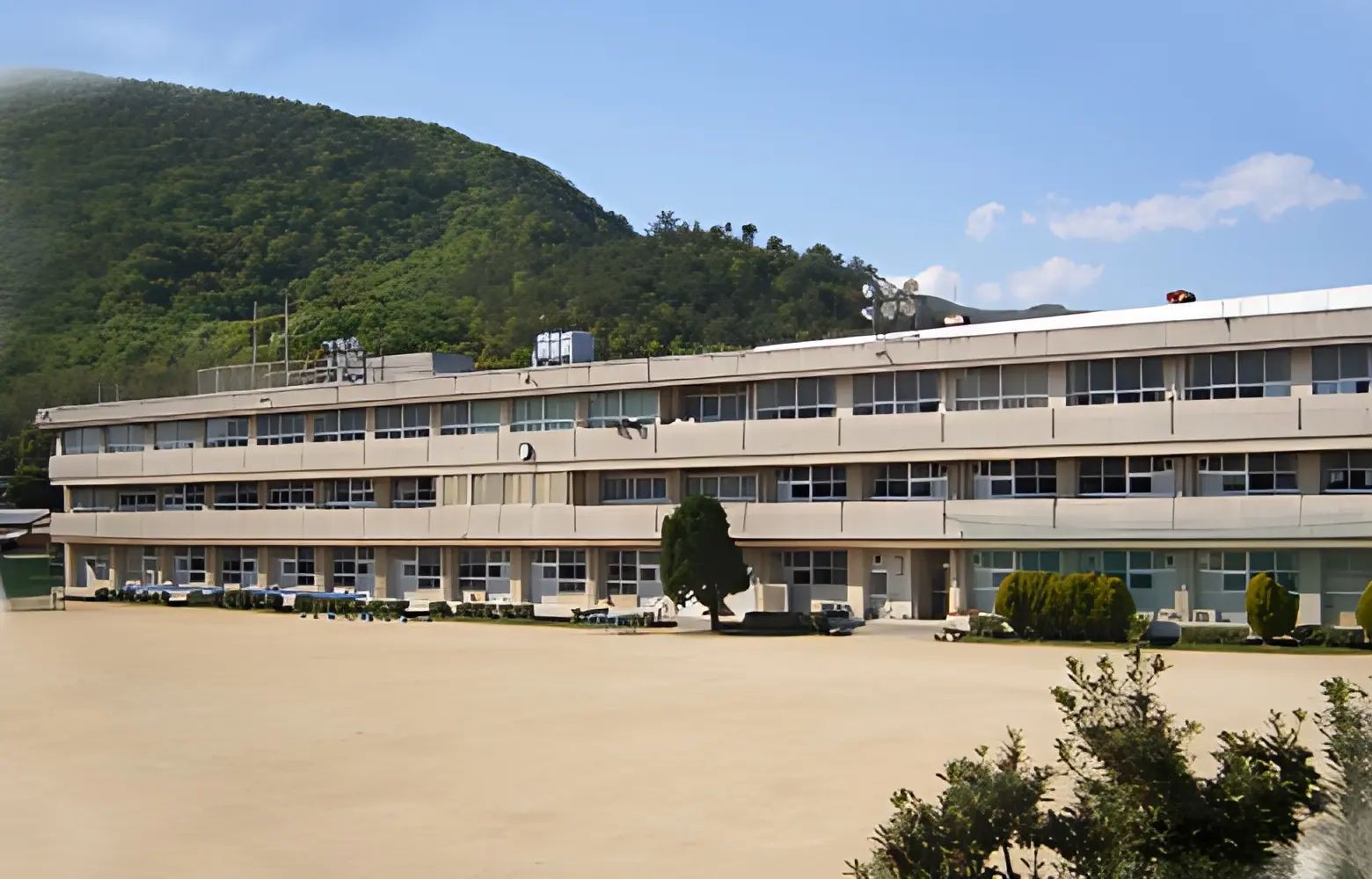 ヒーロ備前 備前市立伊部小学校のメイン画像