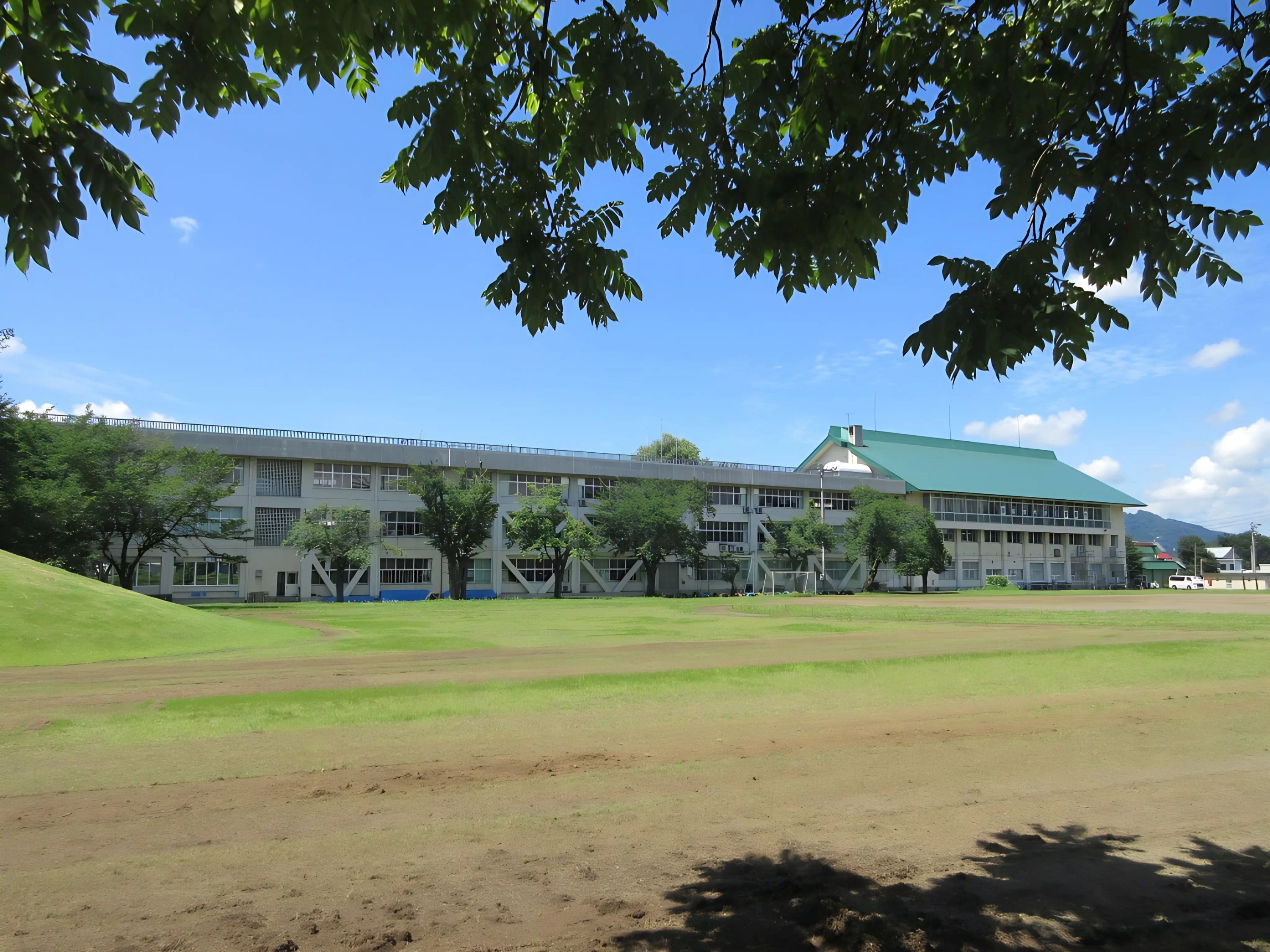津南町野球スポーツ少年団 津南町立津南小学校グラウンドのサムネイル画像 3