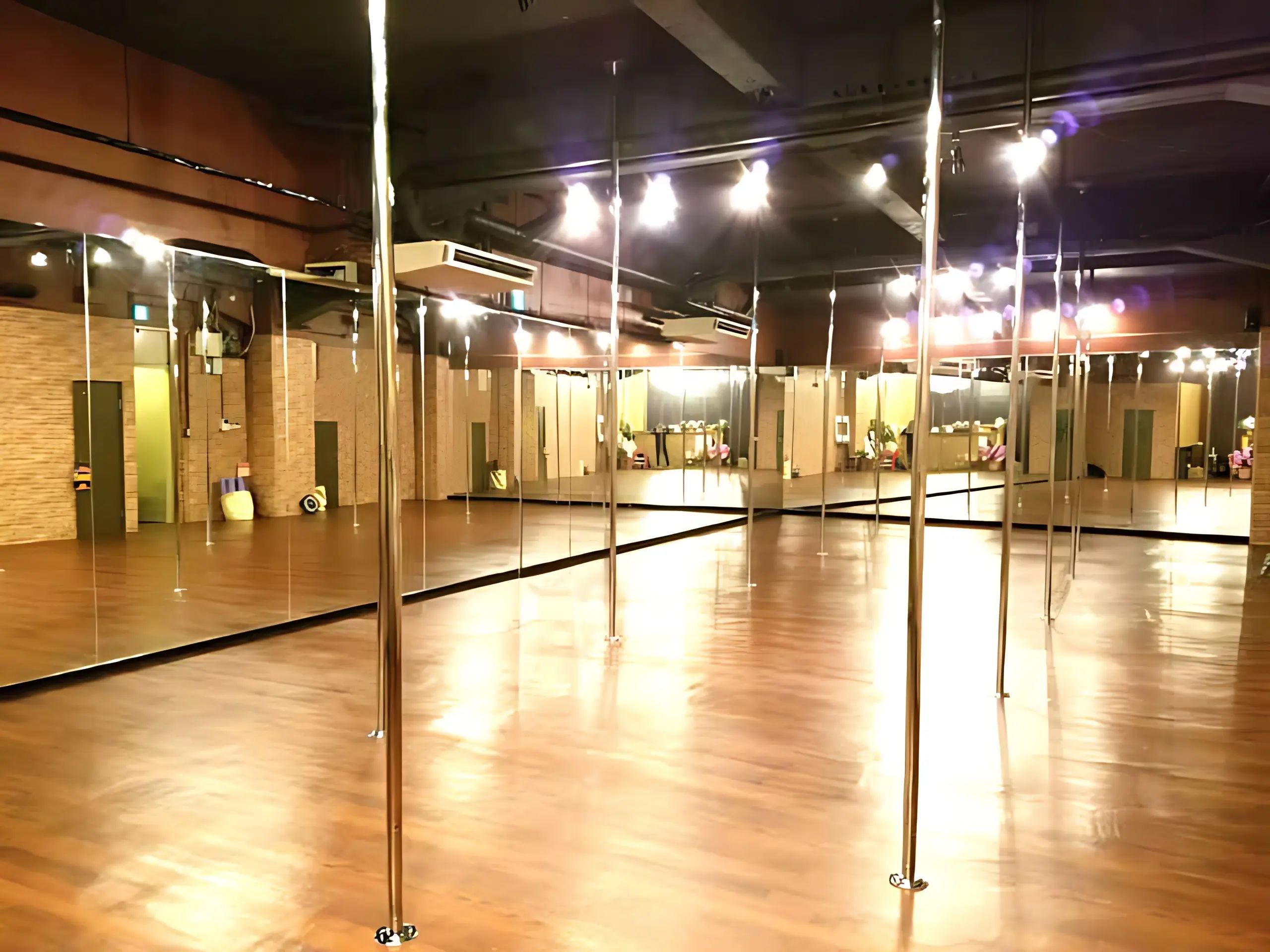 ポールダンス レッスン Sweetpi-A 大阪梅田スタジオのメイン画像