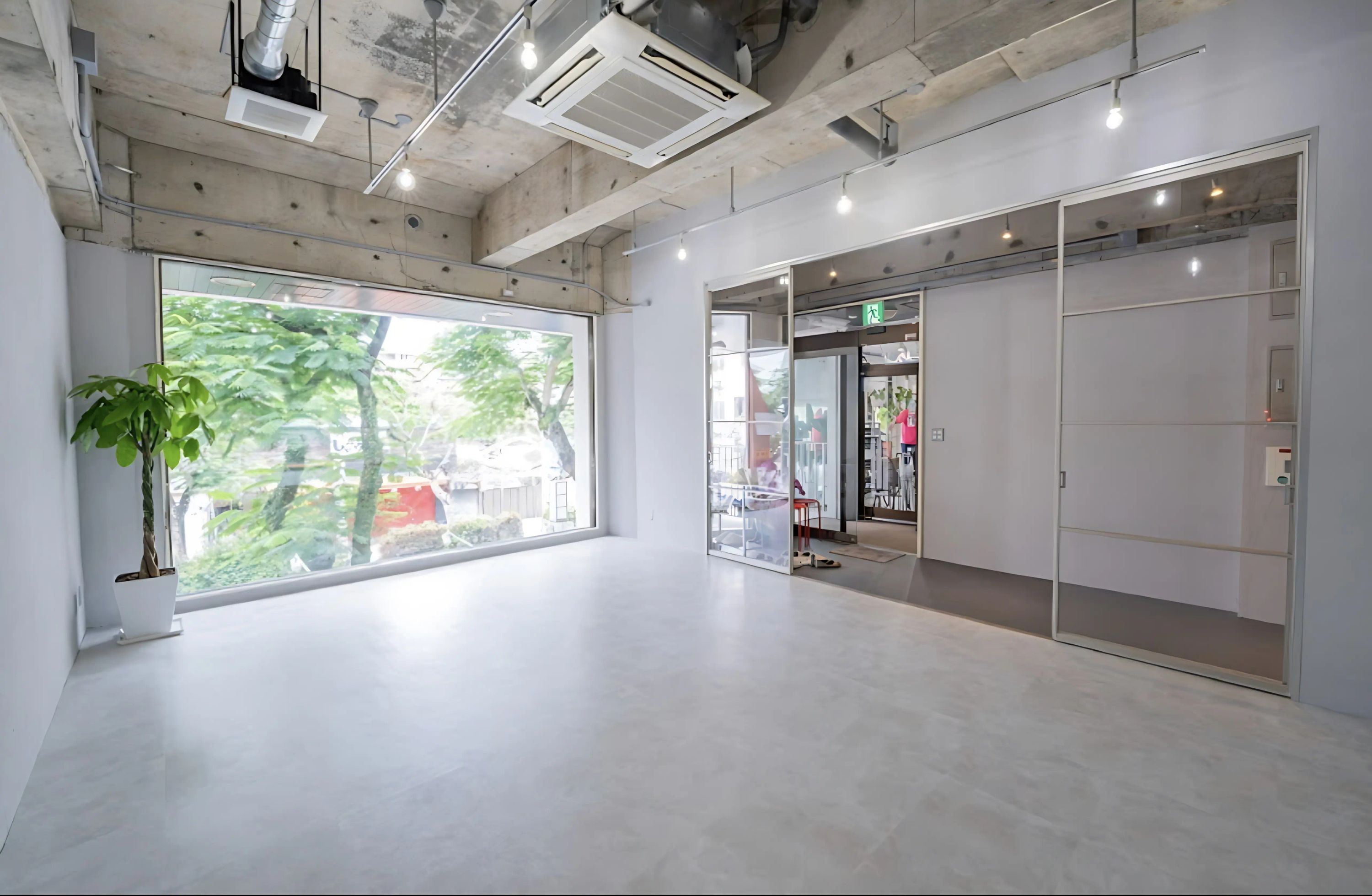 YELLOW SPARROW ダンス NEO那覇校のメイン画像