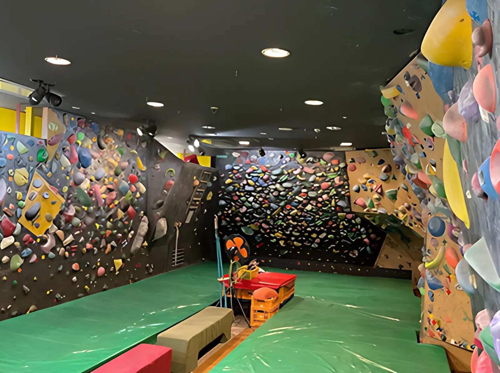 ボルダリングジム MONKEY MAGIC 吾妻教室のサムネイル画像 2