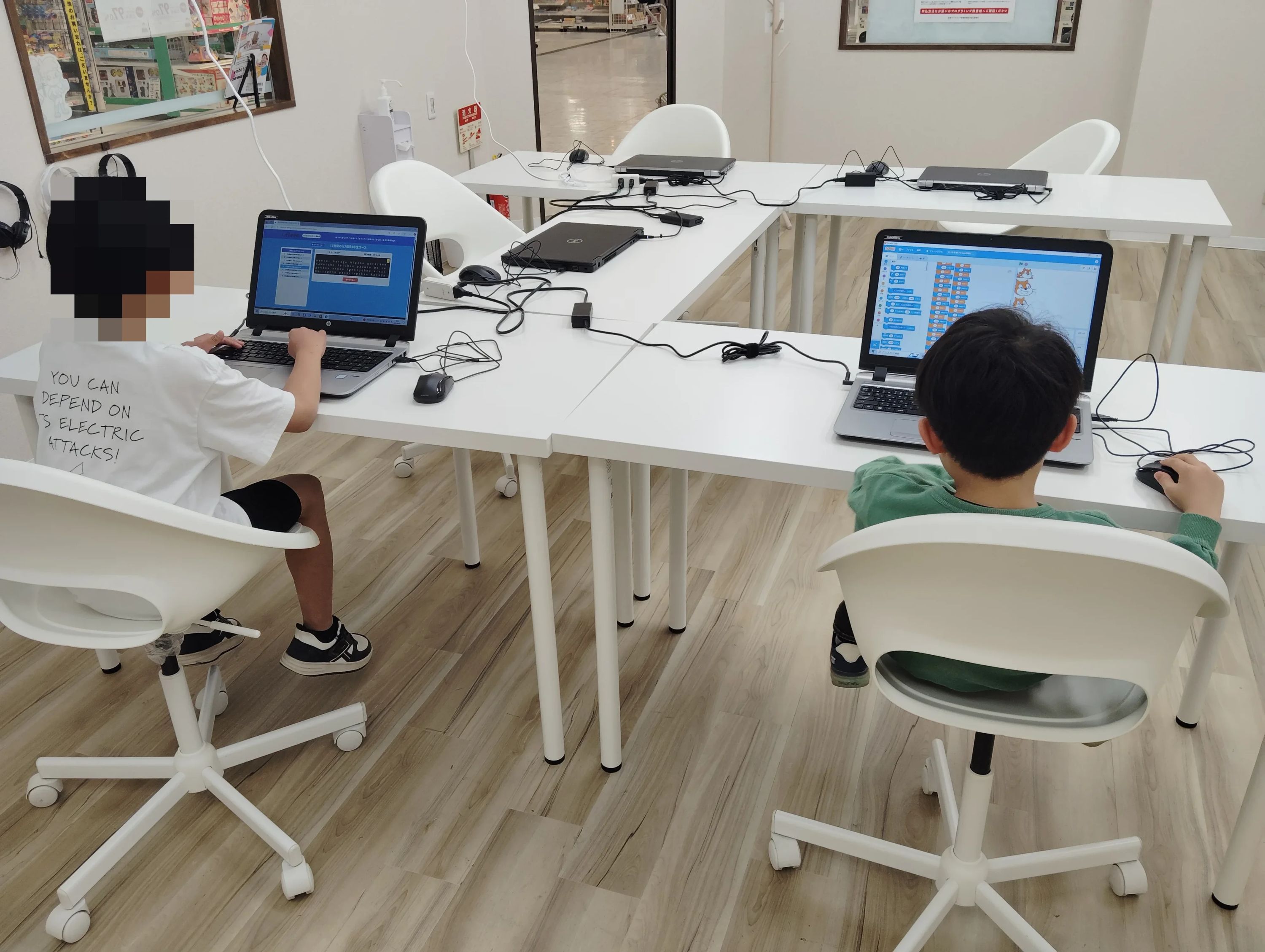 プログラミングスクールiTeenイオン高槻校のサムネイル画像 4