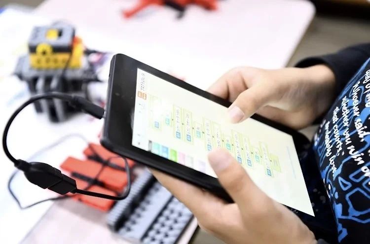 ヒューマンアカデミージュニアロボット教室 ロボティクスプロフェッサーコース ヒューマンアカデミーカルチャースクール横浜別所校教室のサムネイル画像 5