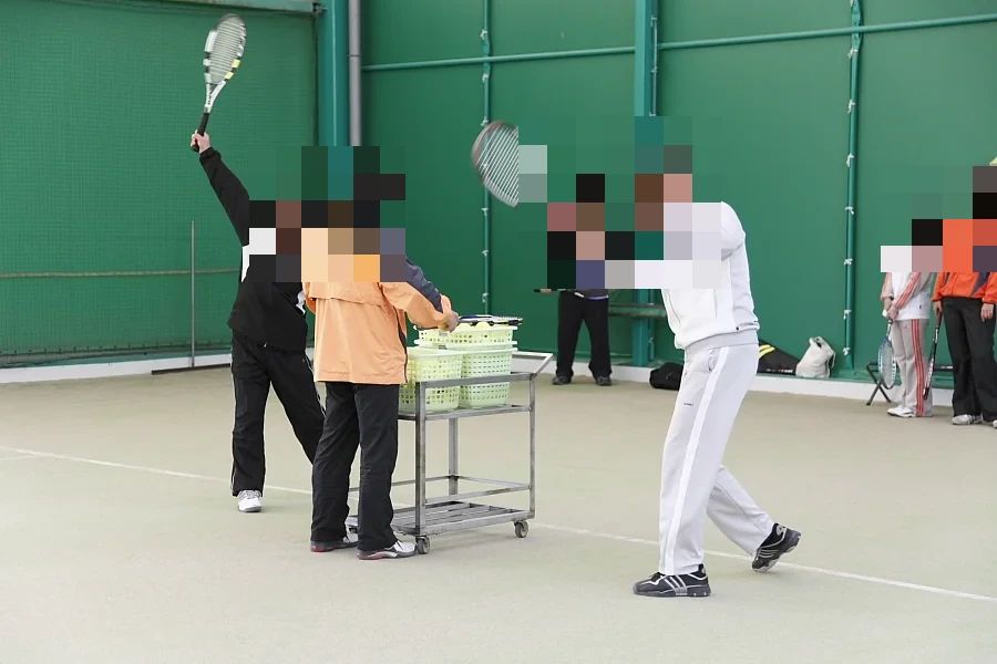 若鳩インドアテニスクラブ 半頭教室のサムネイル画像 3