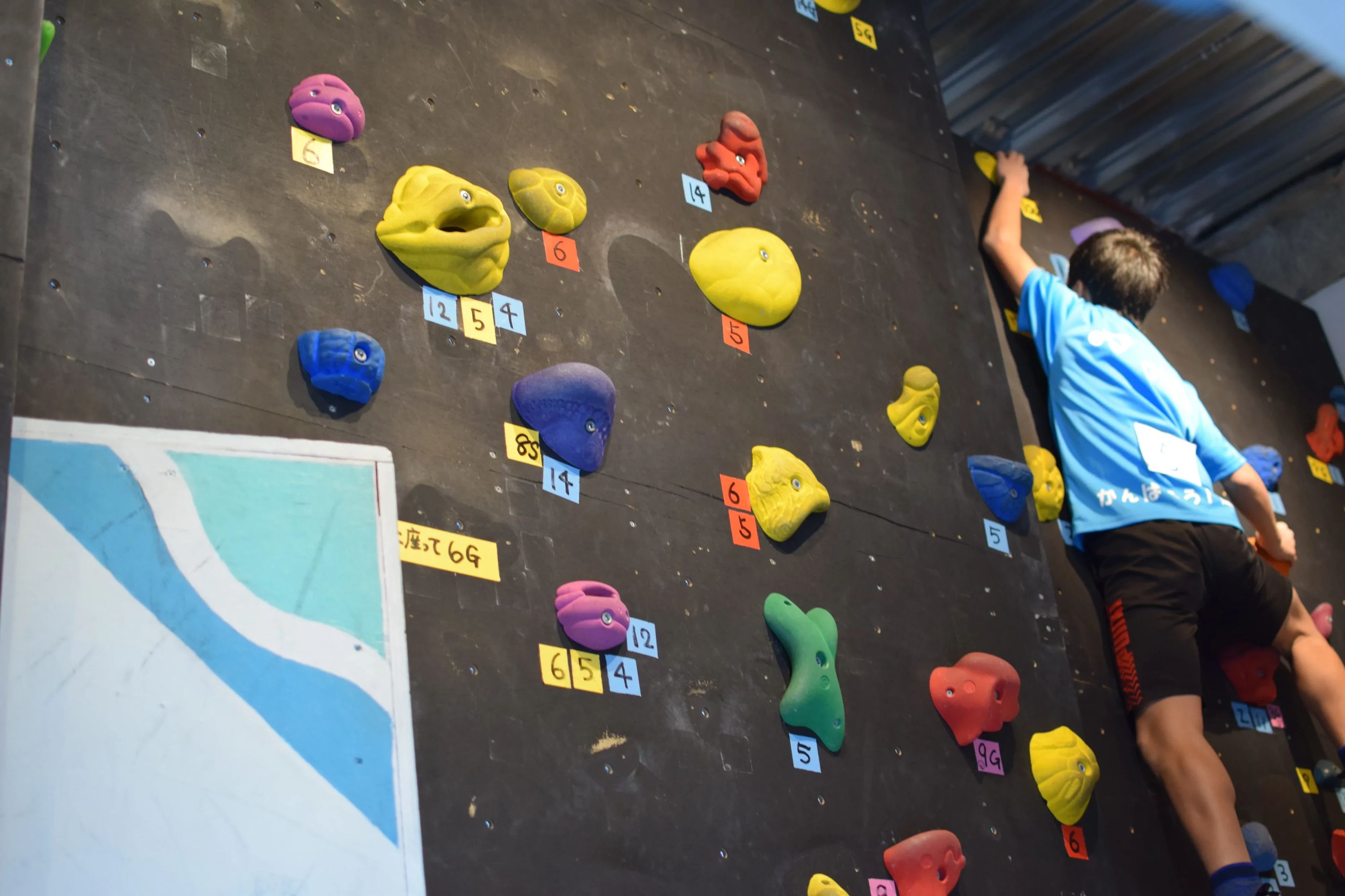 VILLARS climbing ボルダリング 北品川教室のサムネイル画像 3