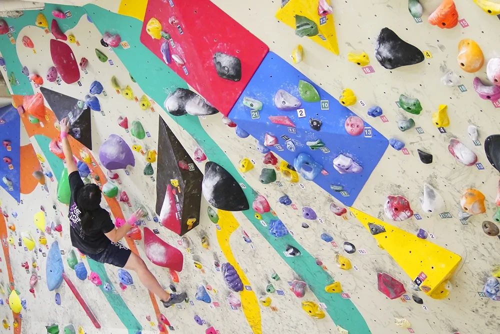 Climbing Gym ADSUMMUM ボルダリング 西大路店のメイン画像