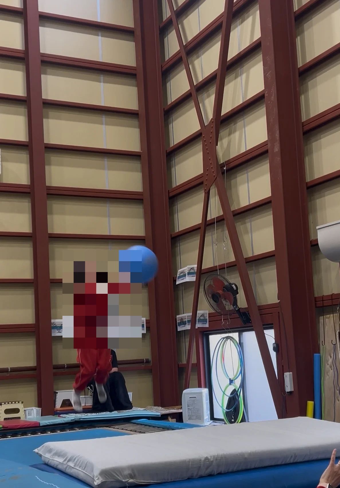 直方エアーフライング トランポリン 直方市体育館のメイン画像