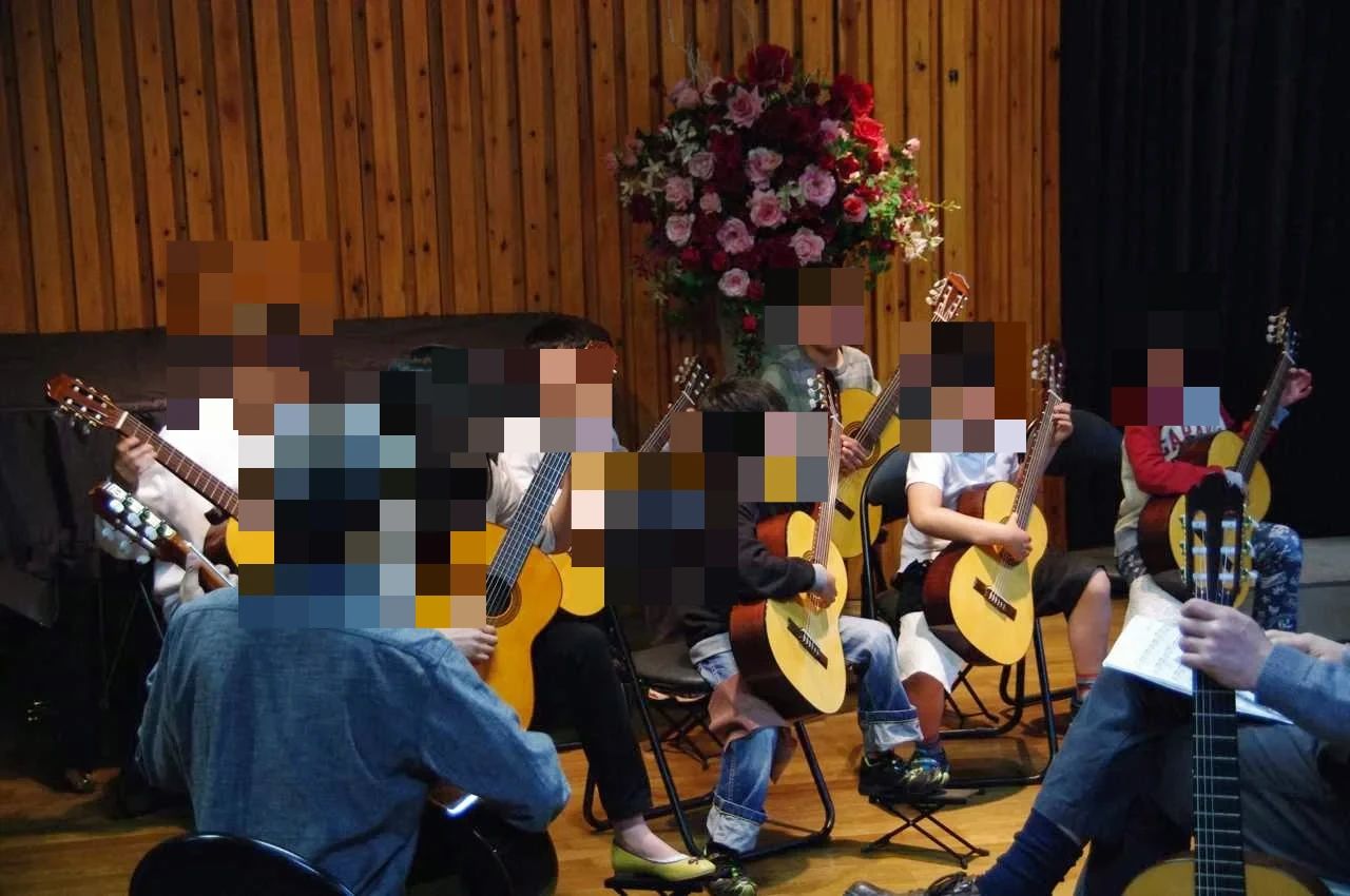 ギタースタジオhacchi／蜂谷信夫ギター教室 下連雀教室のサムネイル画像 5