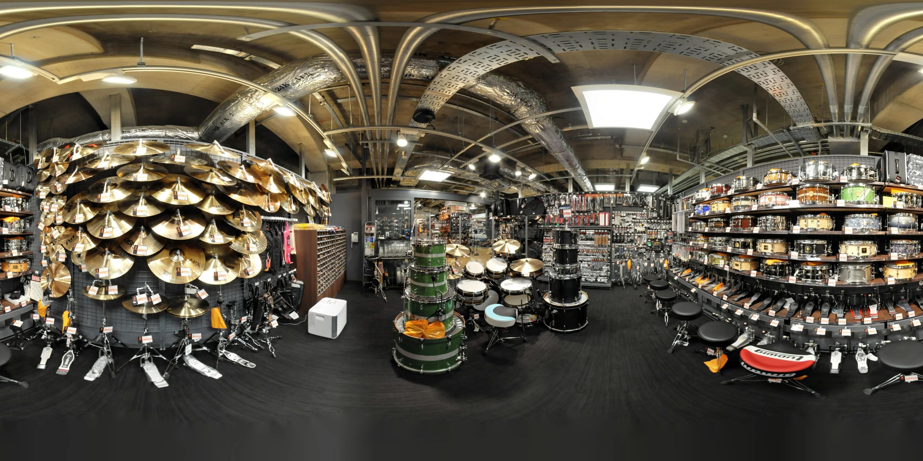 島村楽器 ギター 梅田ロフト店のサムネイル画像 2