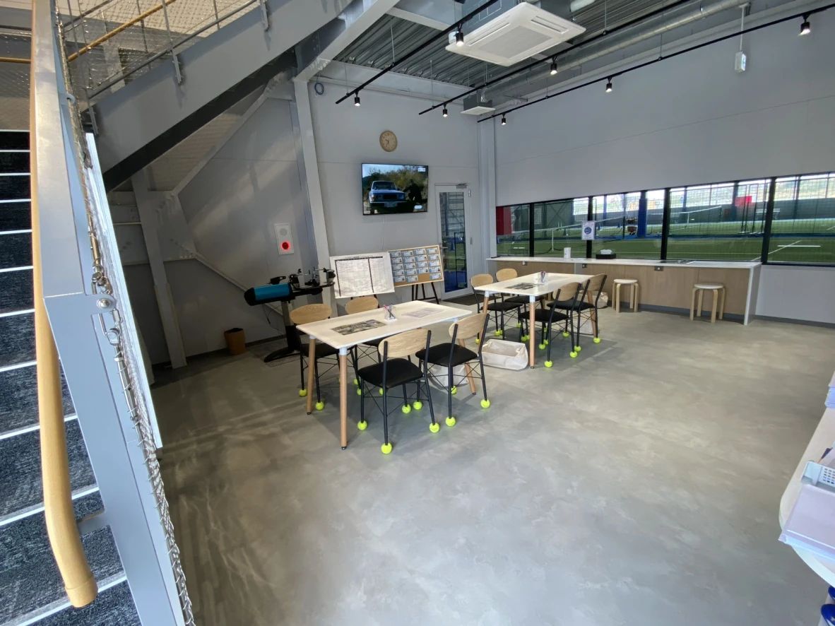 テニスラウンジ テニスラウンジ香椎照葉校のサムネイル画像 4