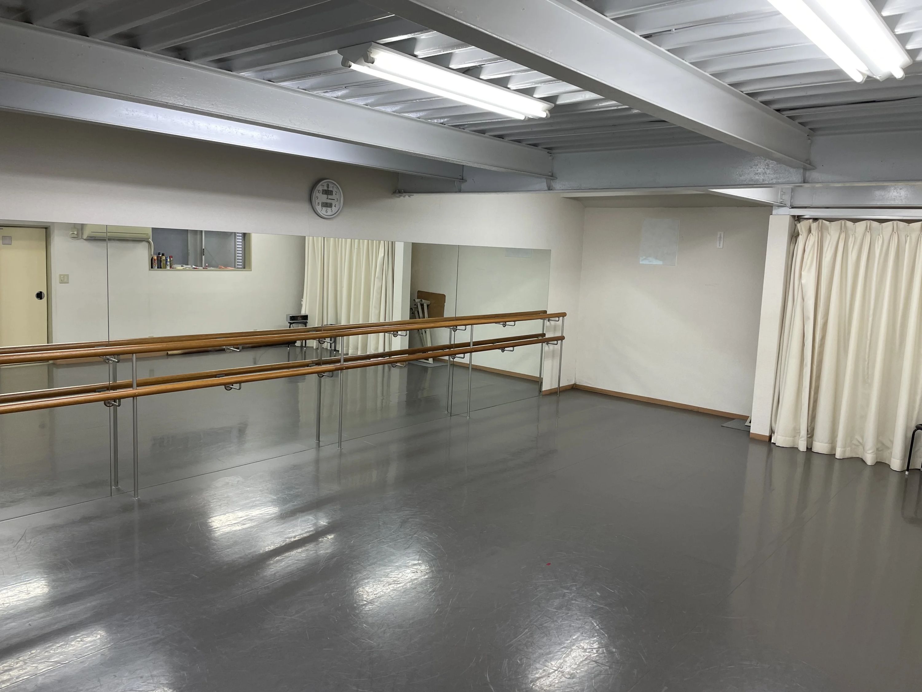 イナババレエスタジオ 氷川台教室のサムネイル画像 3