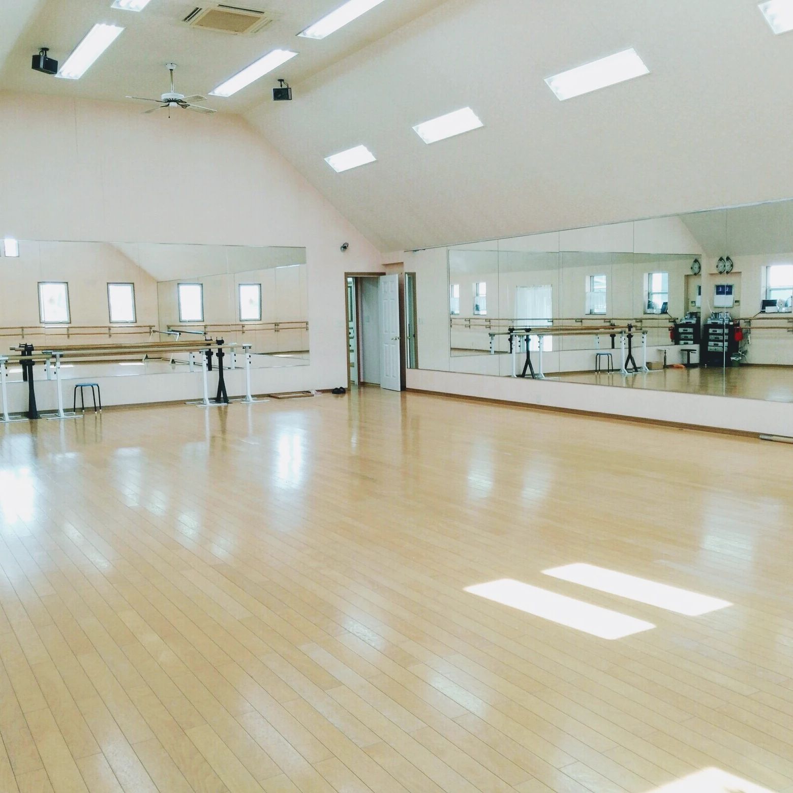 Cerri(セェリ) Ballet Theater 田名スタジオのサムネイル画像 2