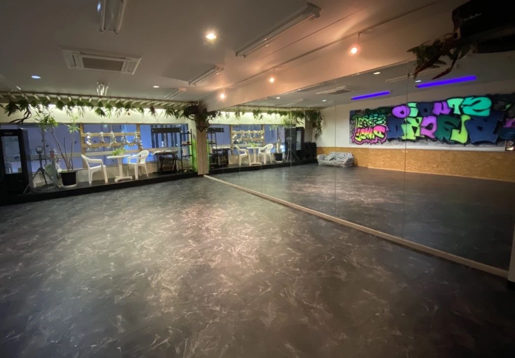 STUDIO BLACKN(スタジオブラックン) ダンス 宝町教室のサムネイル画像 3