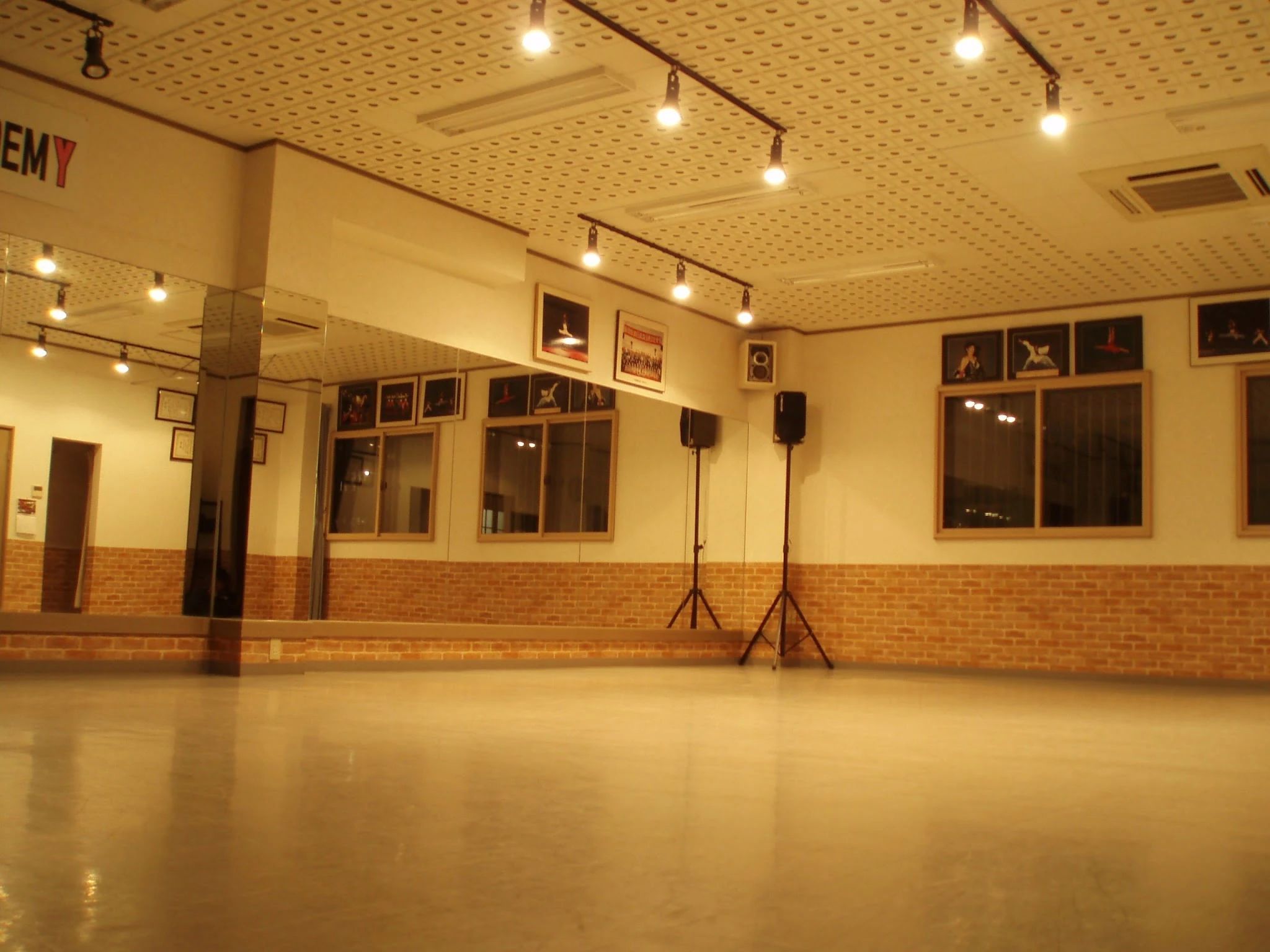 HOSHINO DANCING ACADEMY 鶴馬教室のサムネイル画像 3