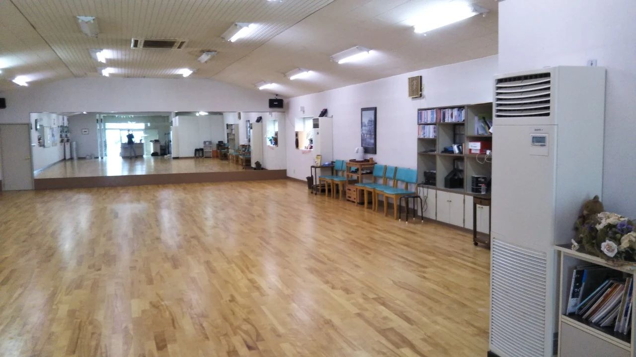 ダンススクールイイヌマ 三ノ輪町本興寺教室のサムネイル画像 3