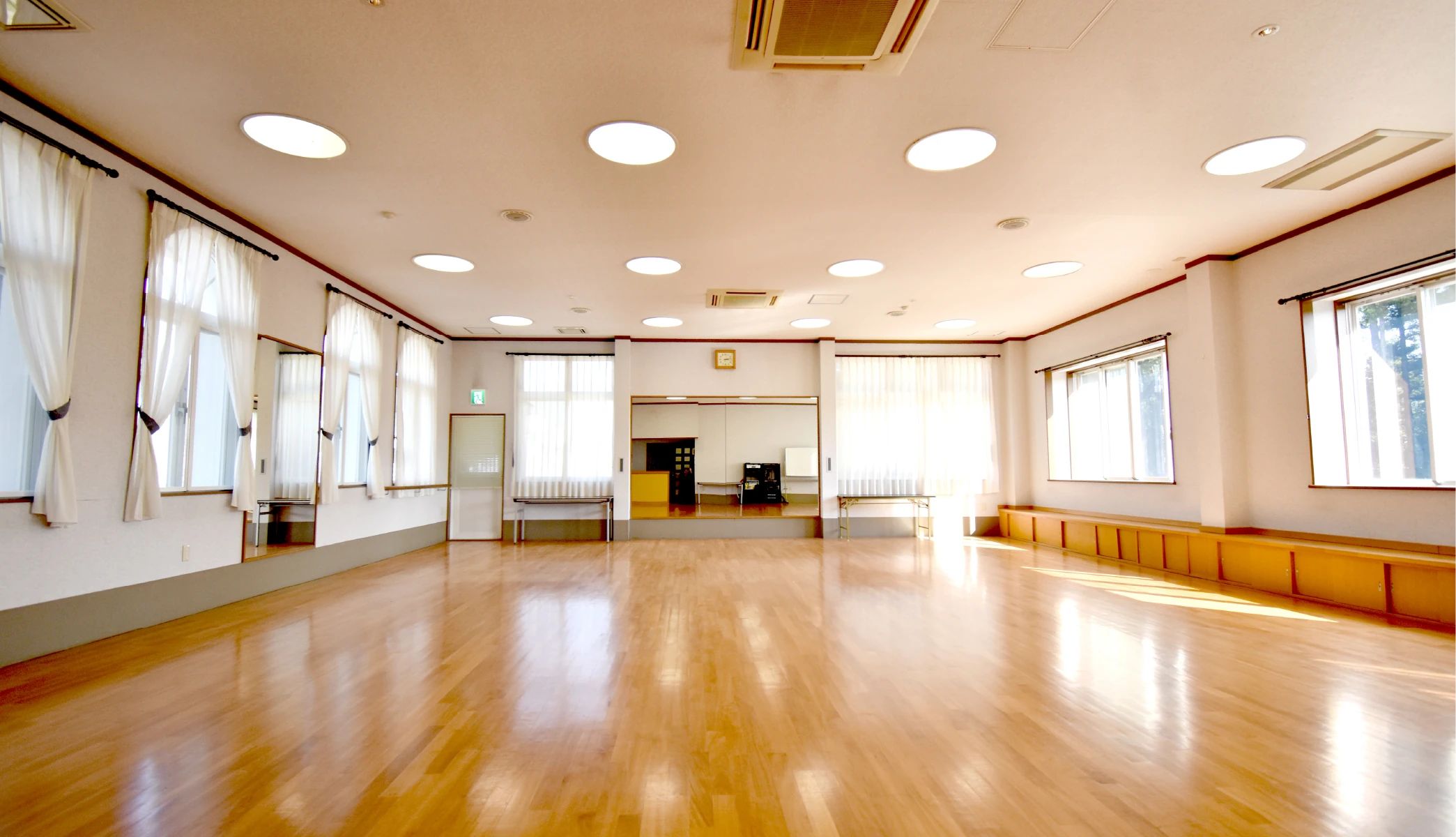 コマツダンススクール 新橋教室のサムネイル画像 2