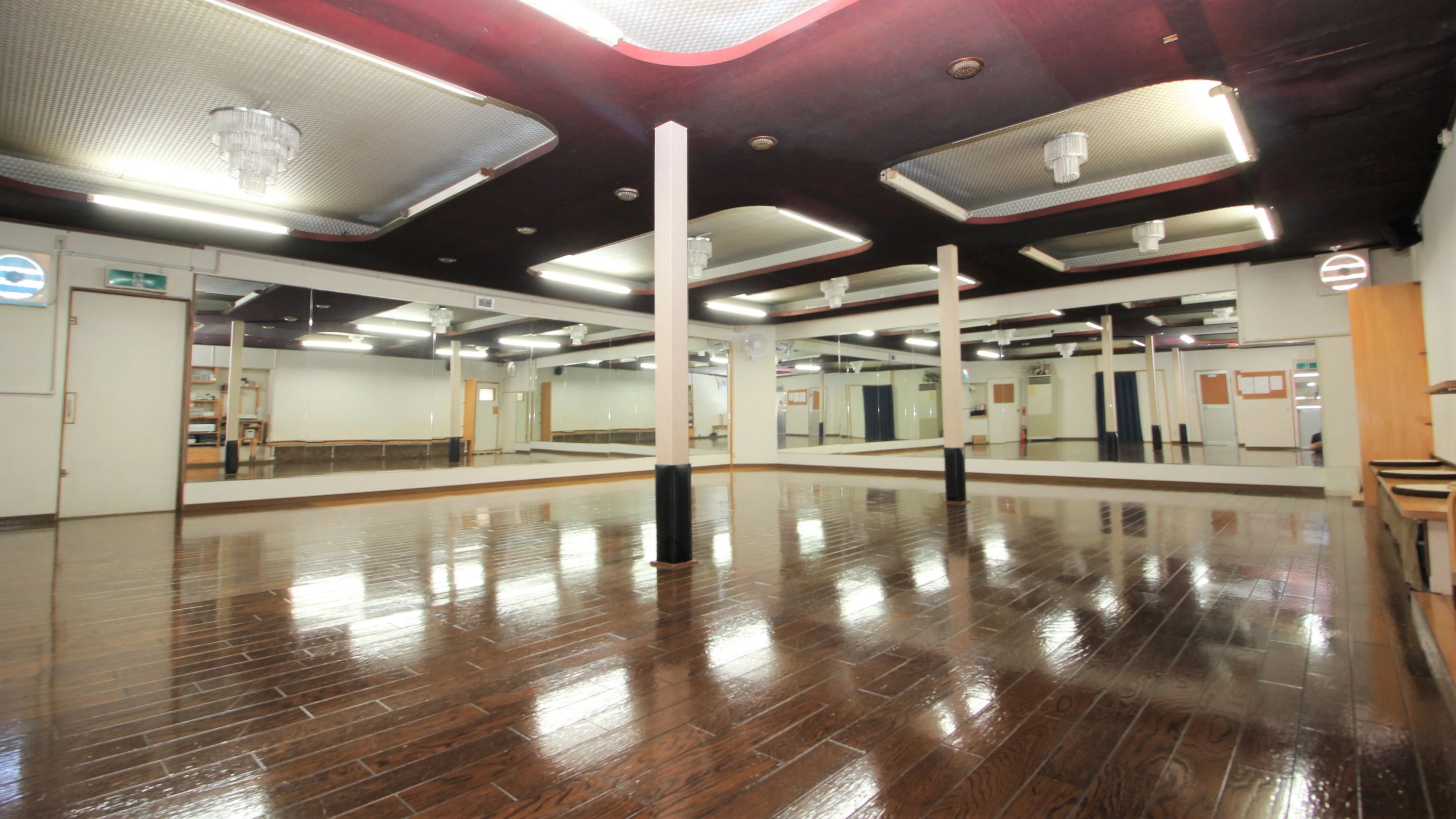 Ｋ．ＳＬＡＳＨ ボールルームダンス アカデミー 旭町教室のサムネイル画像 2