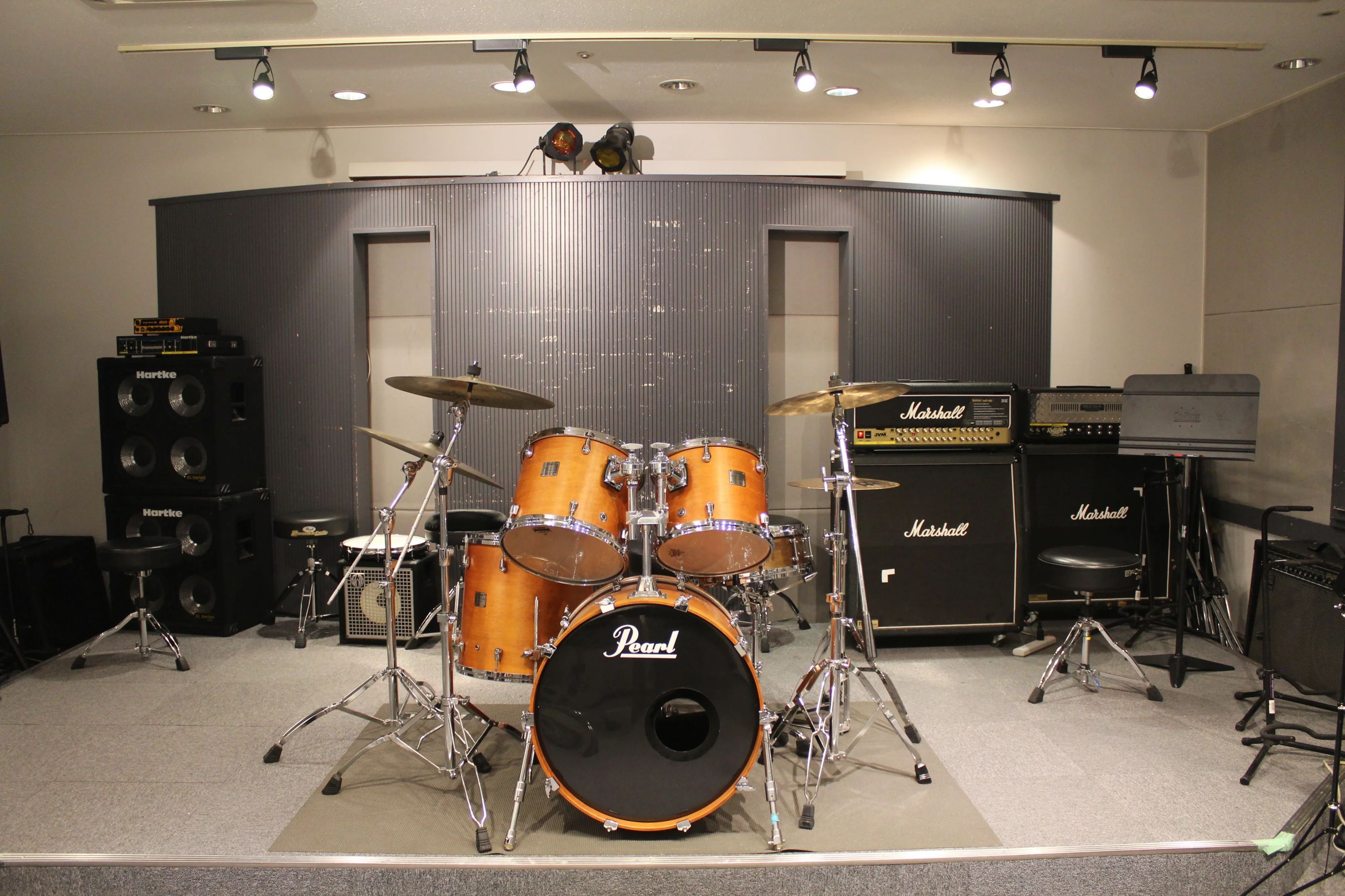 島村楽器の音楽教室 名古屋パルコ店 エレキベースのメイン画像