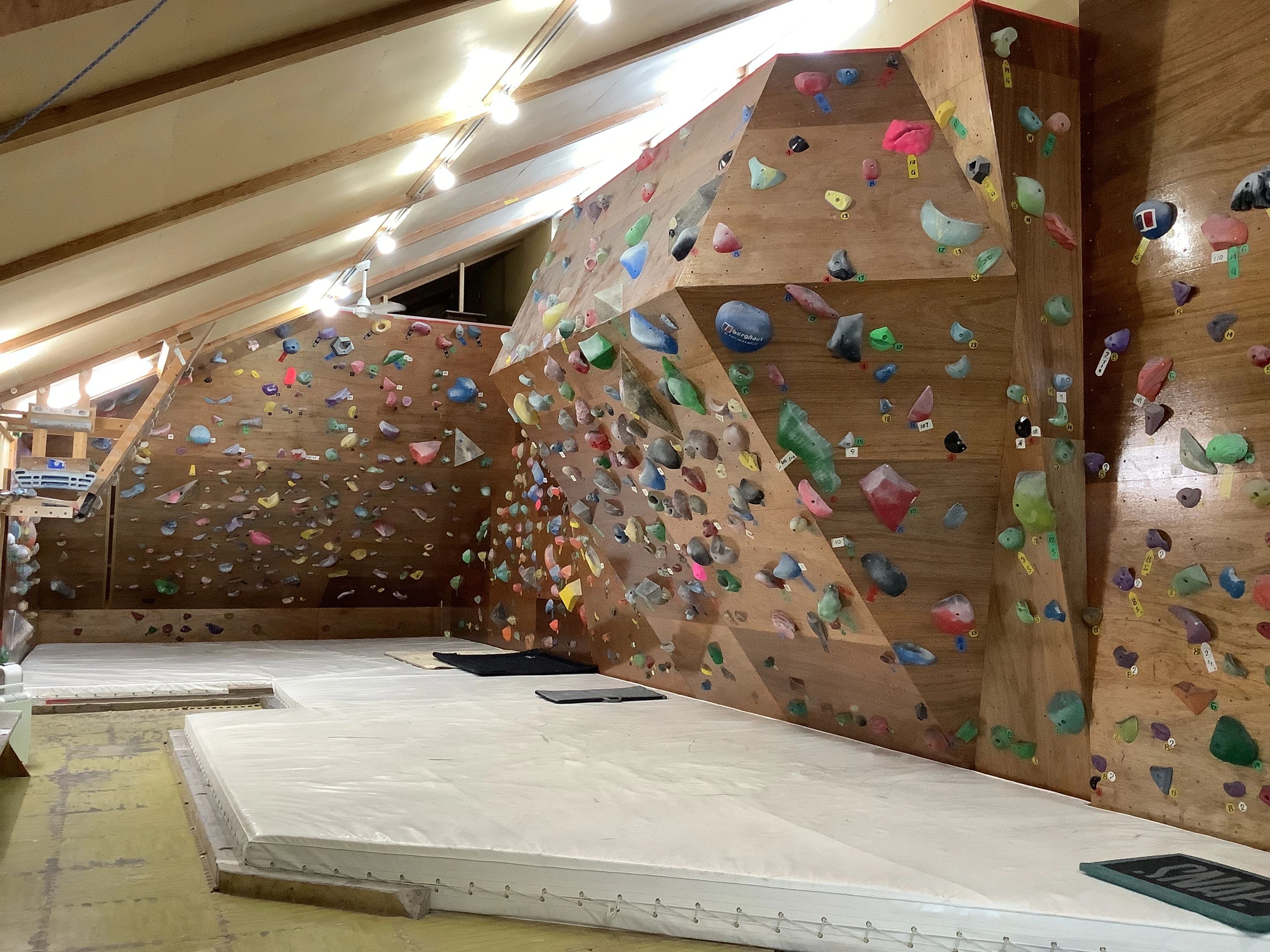 Wall of Early Morning Light (旭川Guts Wall） ボルダリング 新星教室のメイン画像