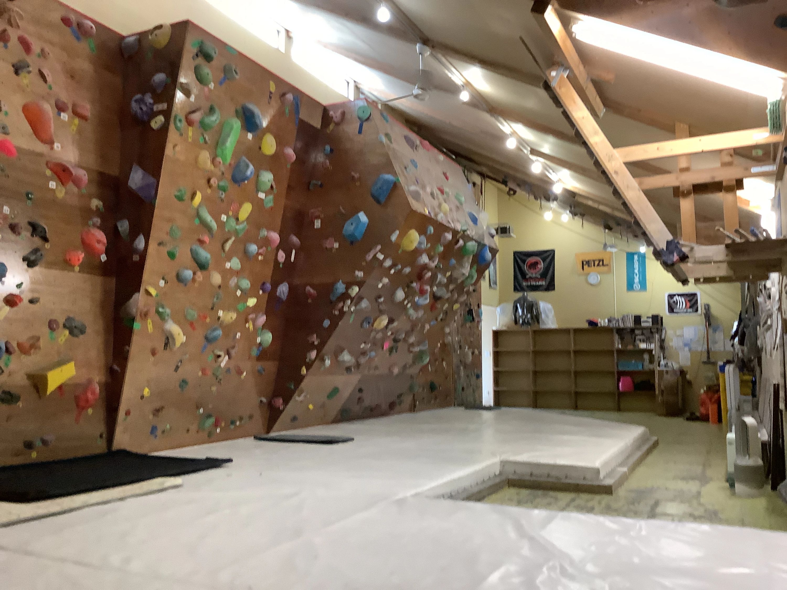 Wall of Early Morning Light (旭川Guts Wall） ボルダリング 新星教室のサムネイル画像 2