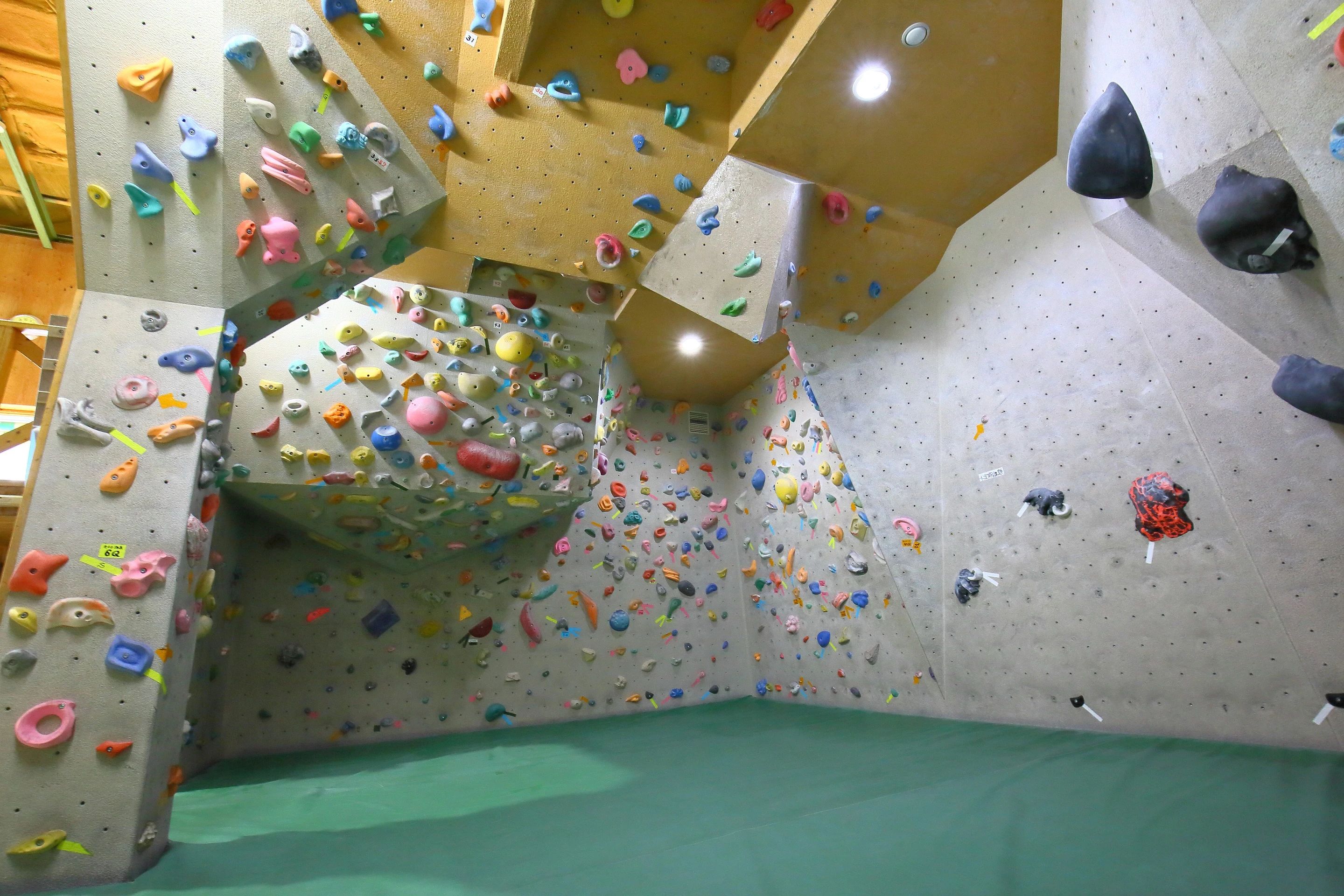 スポーツクライミングジム レインボークリフ ボルダリング 東札幌2条教室のサムネイル画像 2