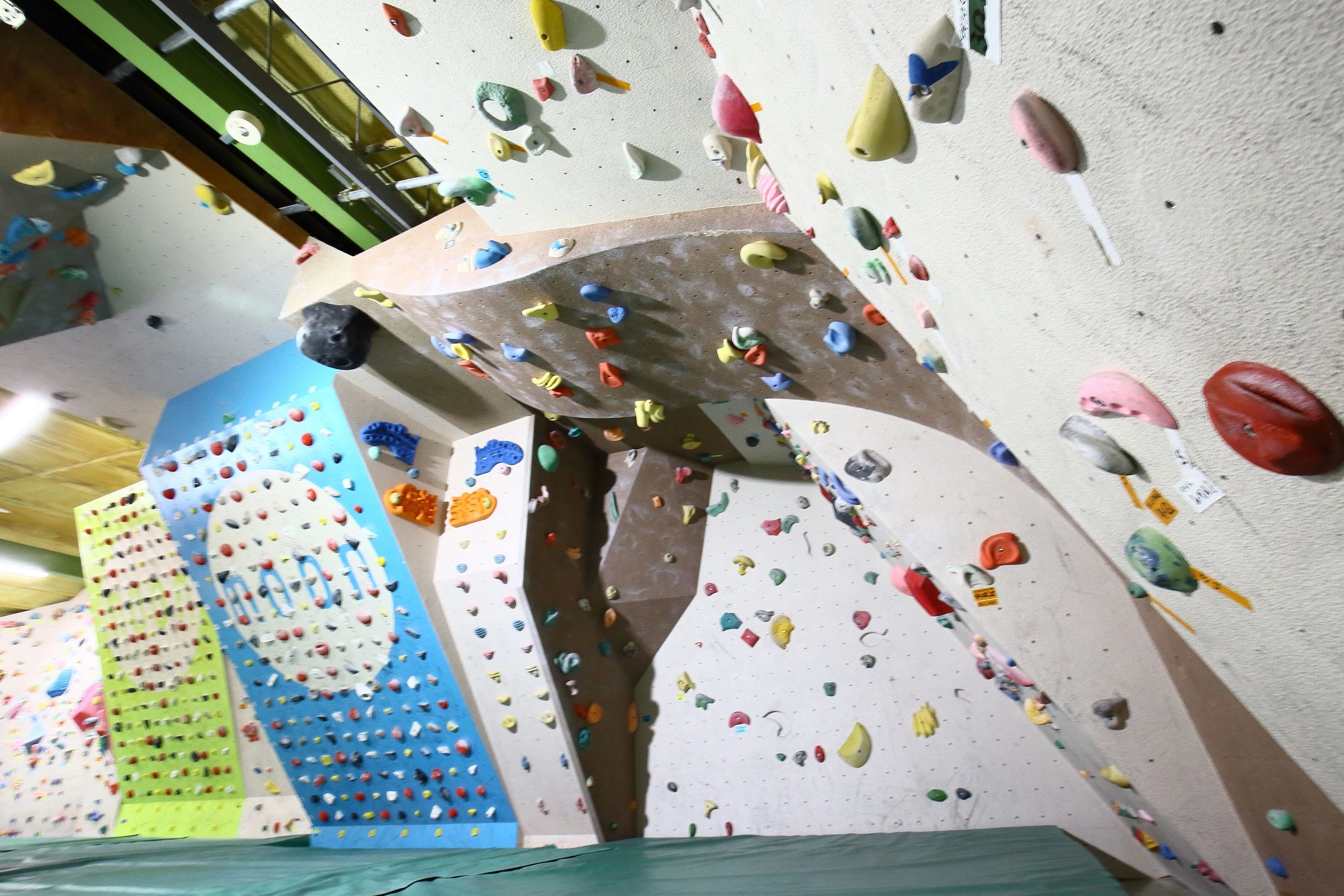 スポーツクライミングジム レインボークリフ ボルダリング 東札幌2条教室のサムネイル画像 5