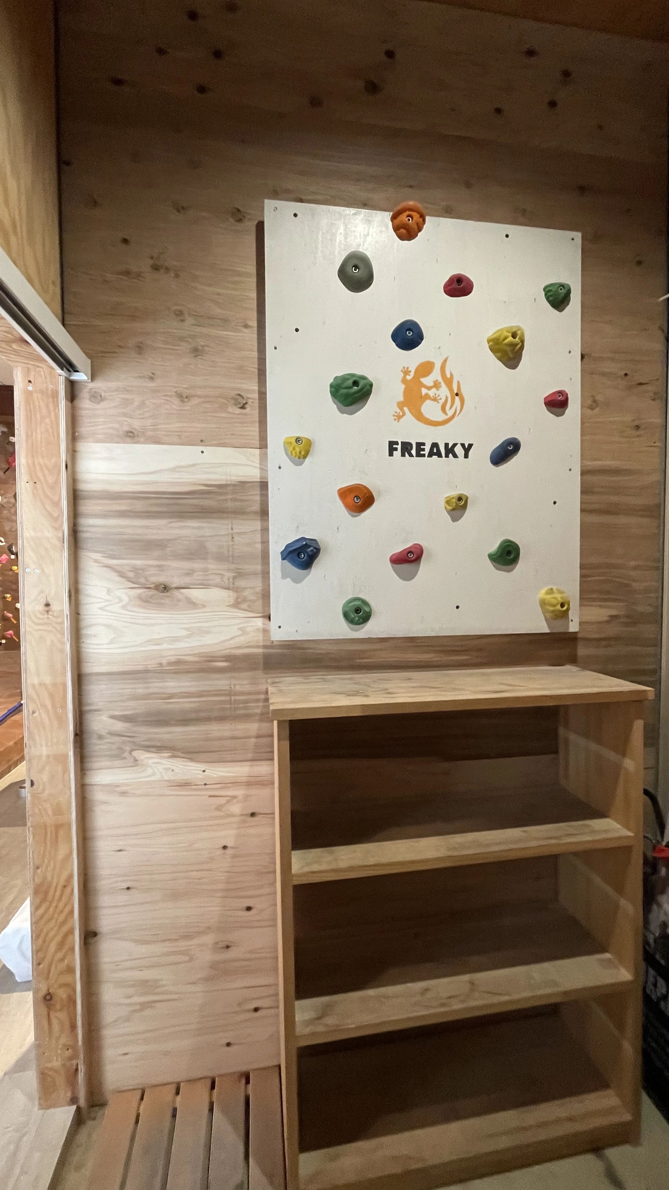 CAMP & CLIMBING FREAKY ボルダリング 御成教室のサムネイル画像 2