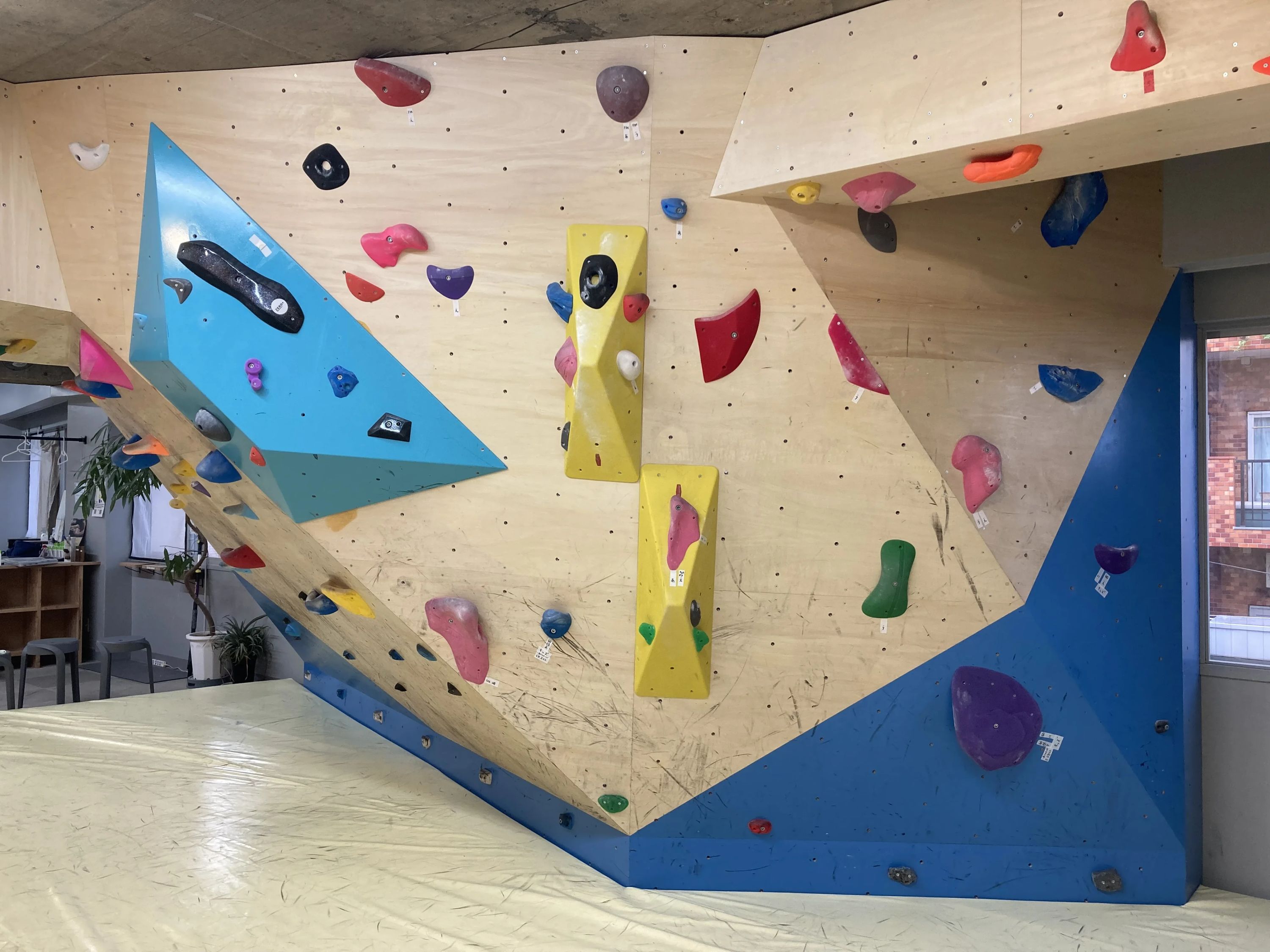 スポーツクライミングジム　エキサイティング三茶 ボルダリング 三軒茶屋教室のサムネイル画像 2