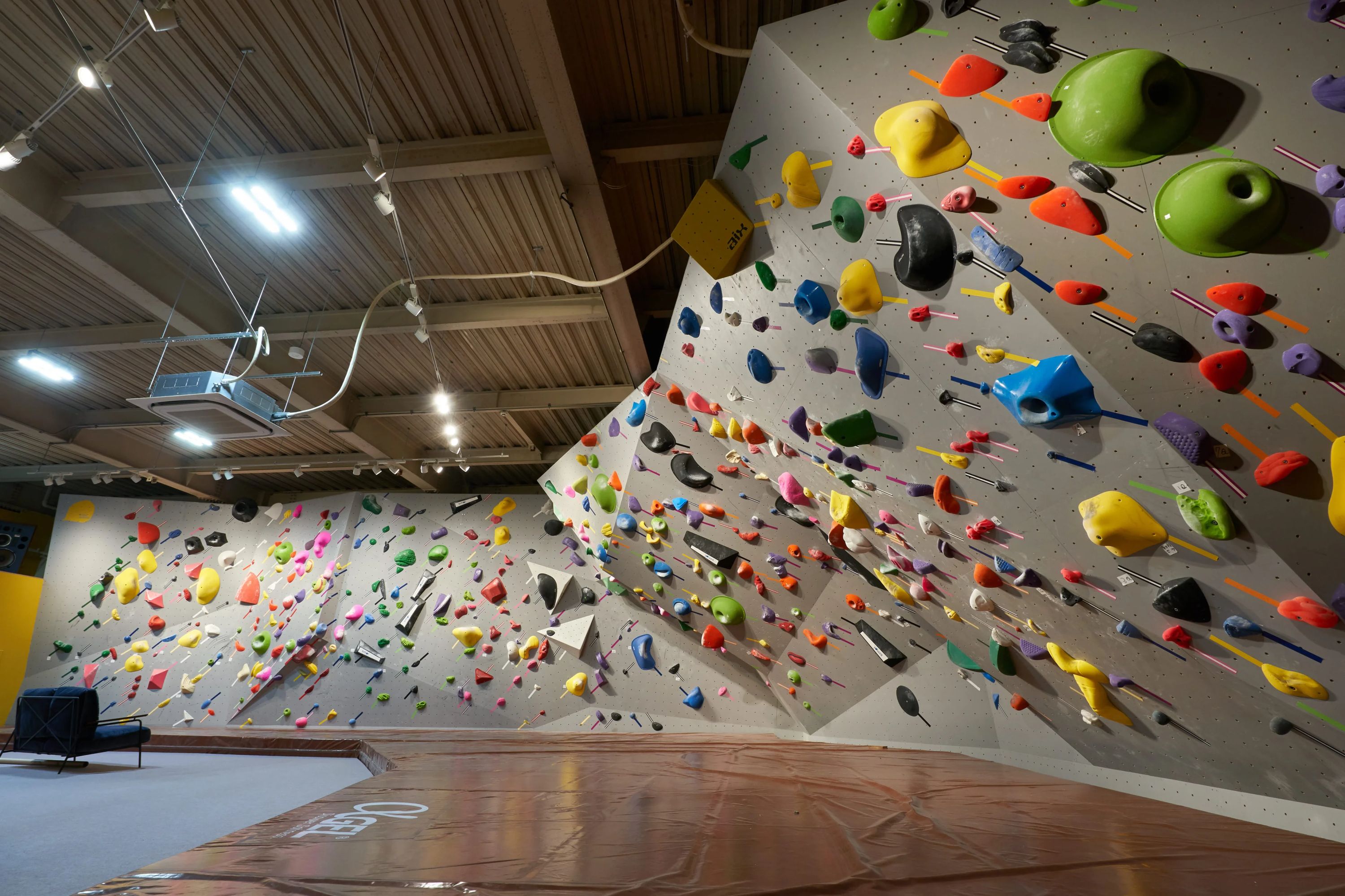 DOGWOODクライミングジム ボルダリング 調布店のメイン画像