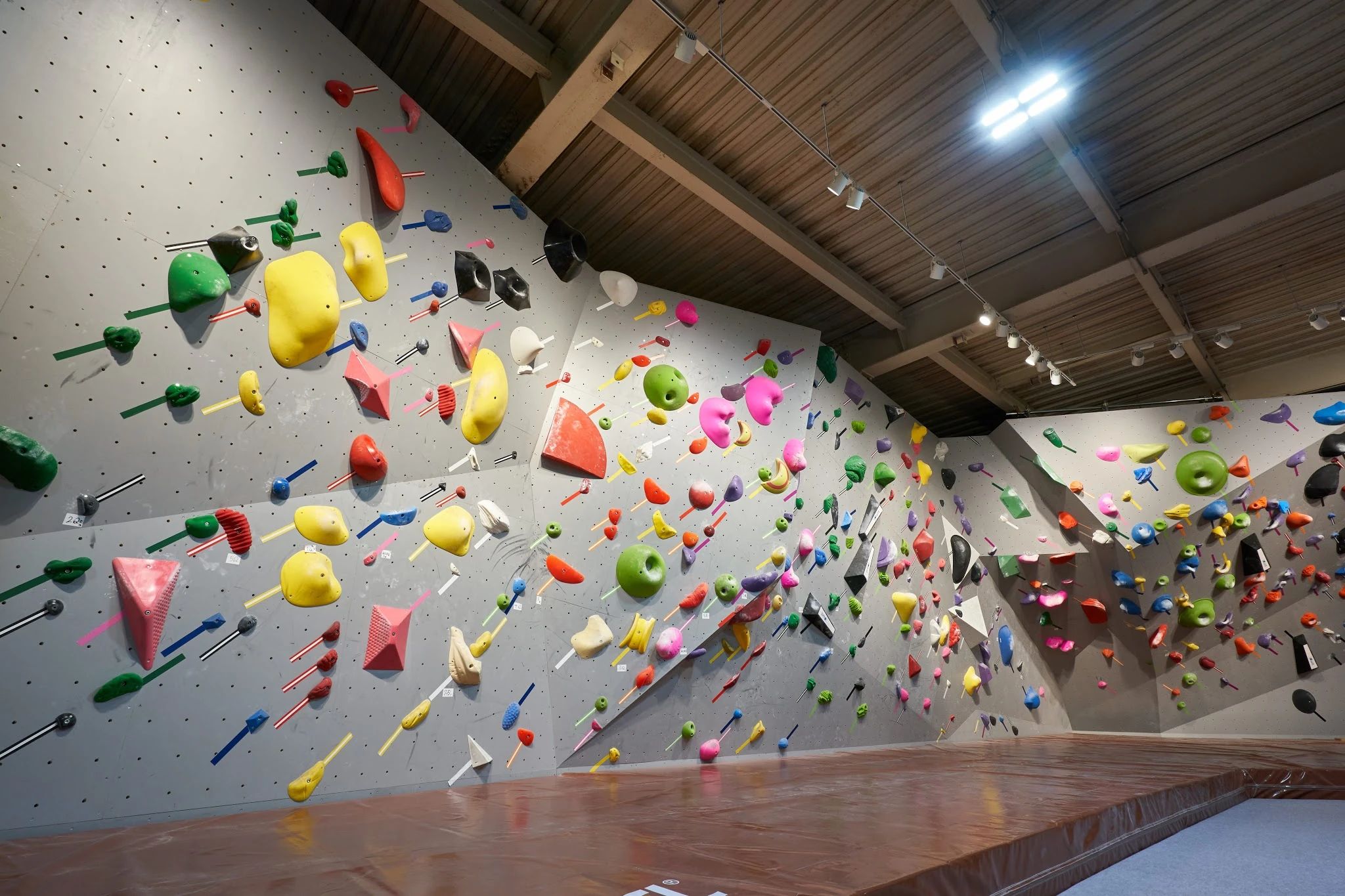 DOGWOODクライミングジム ボルダリング 調布店のサムネイル画像 5