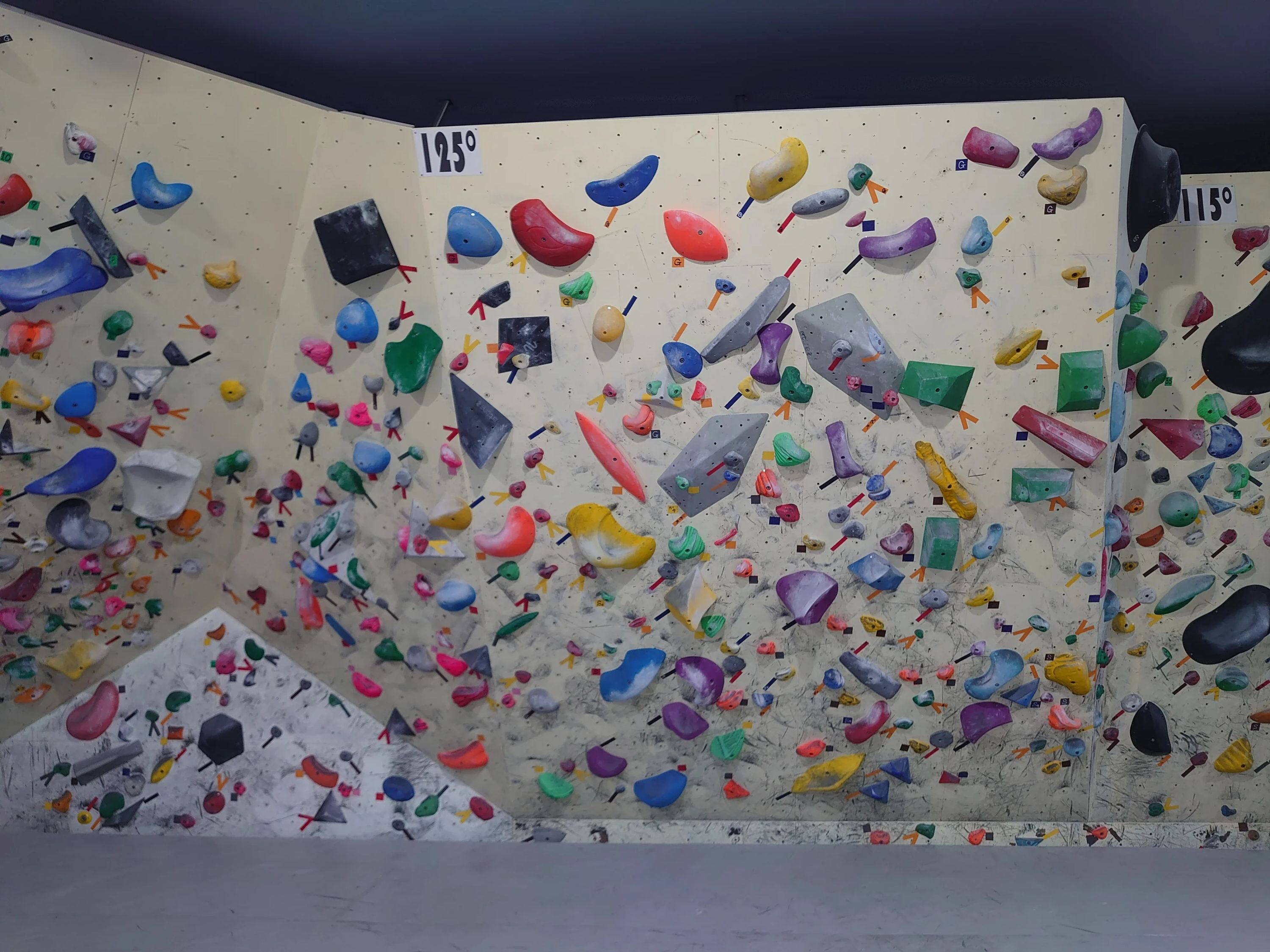 FITS CLIMBING GYM ボルダリング 大蔵町教室のサムネイル画像 2
