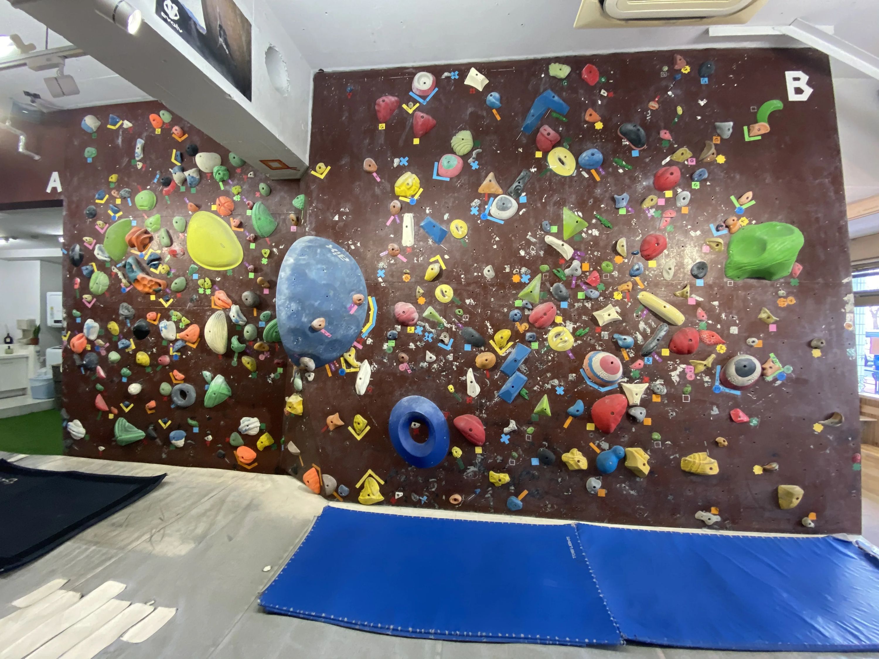 エスカラードクライミングジム ボルダリング 西新宿教室のメイン画像