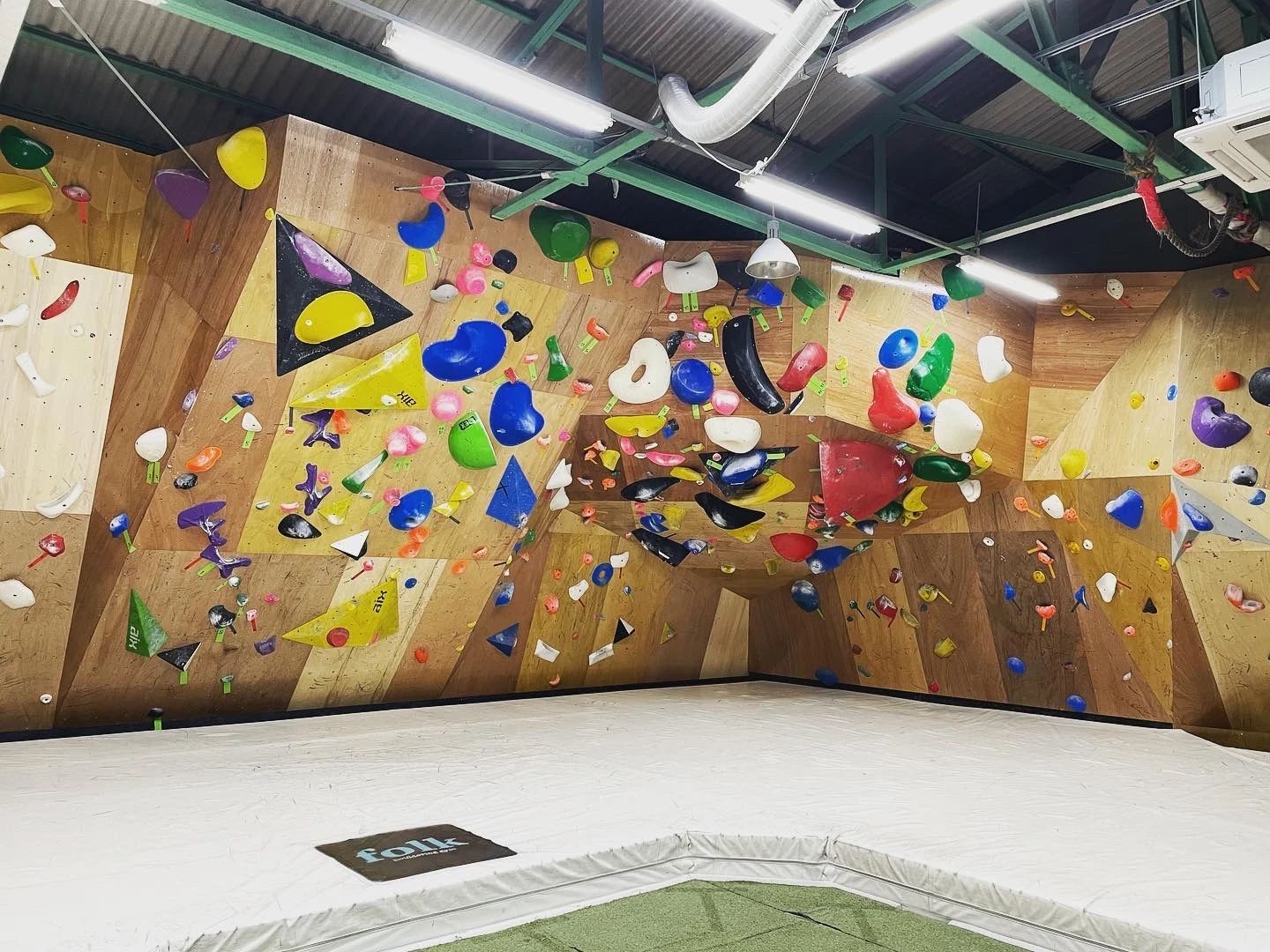 folk bouldering gym 新羽教室のサムネイル画像 3