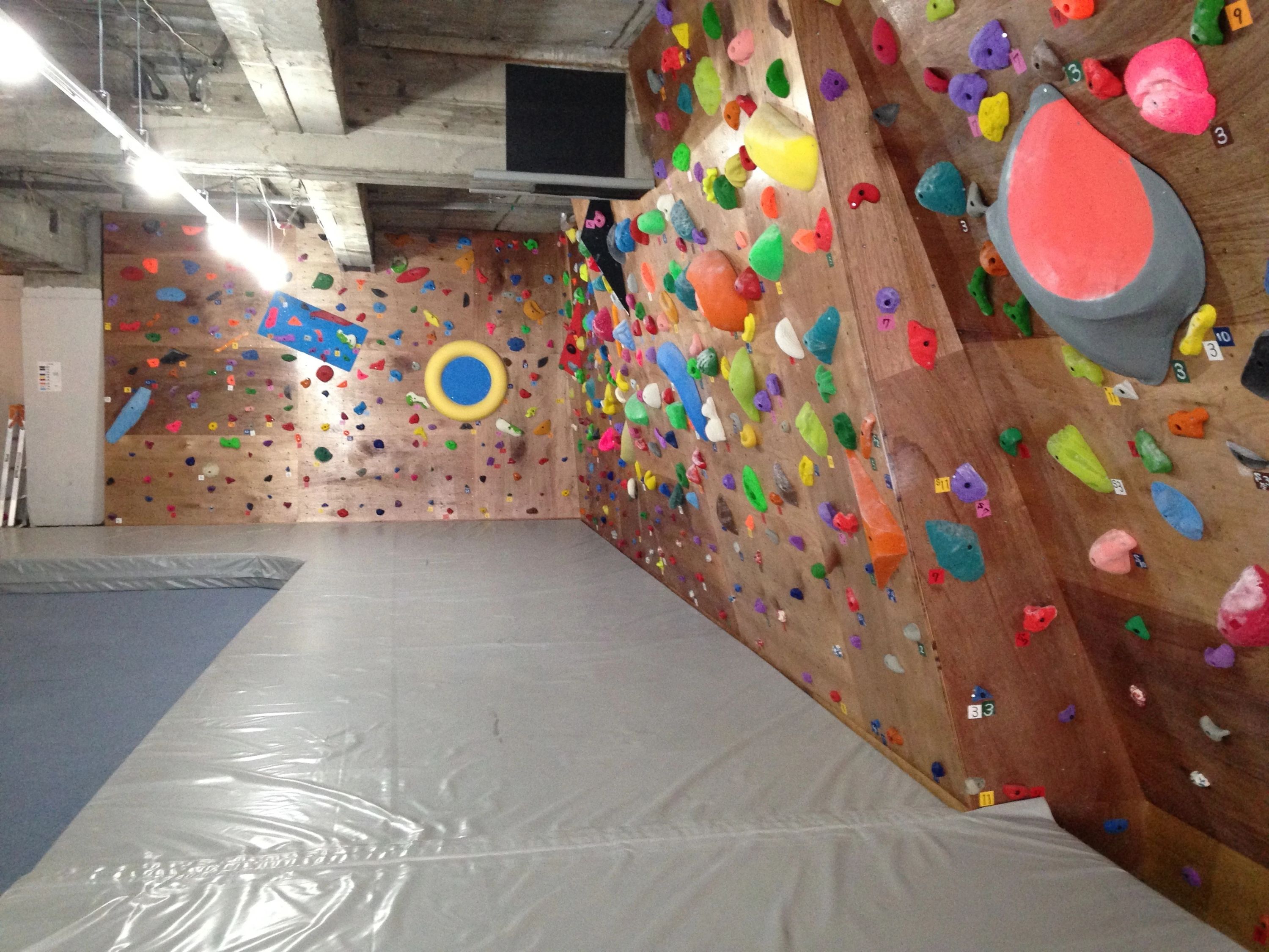 ビークス クライミングスタジオ ボルダリング 本千葉教室のサムネイル画像 4