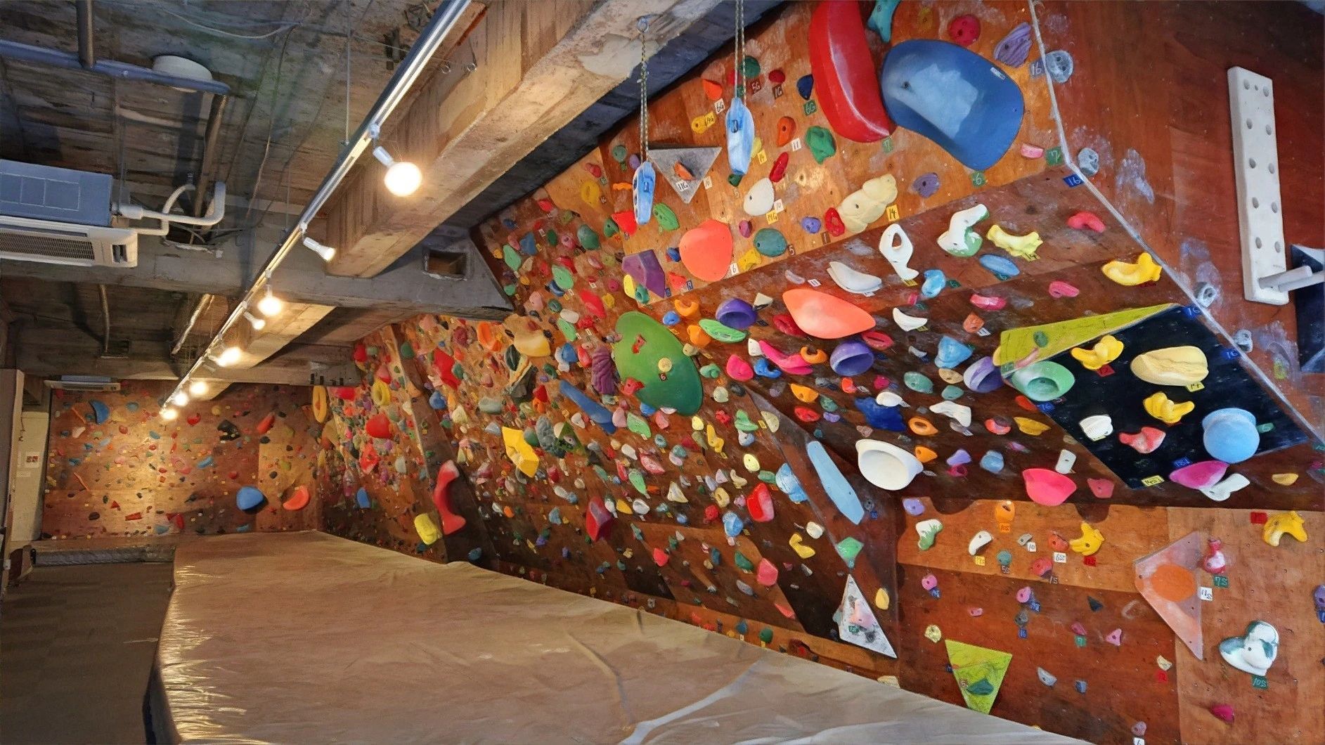 ビークス クライミングスタジオ ボルダリング 本千葉教室のサムネイル画像 2