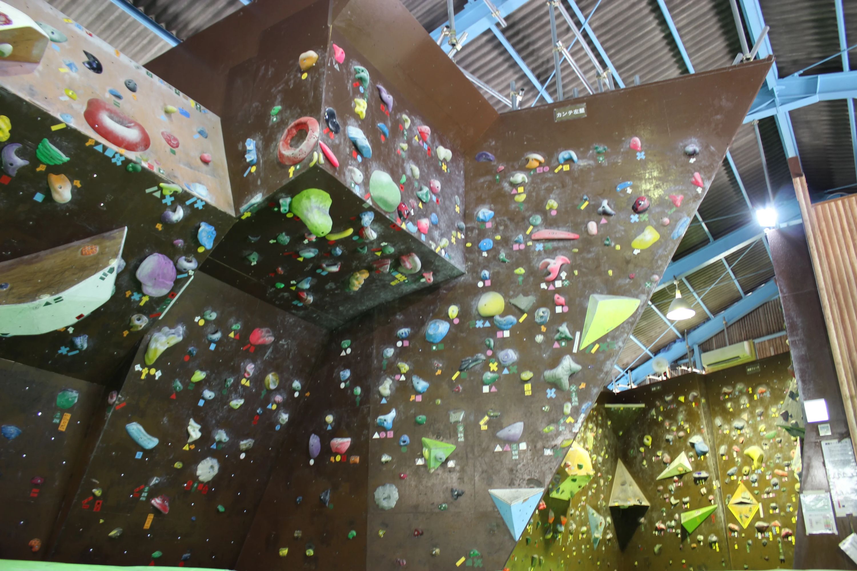 クライミングパーク カルチェロッシュ ボルダリング 二ツ木教室のサムネイル画像 5