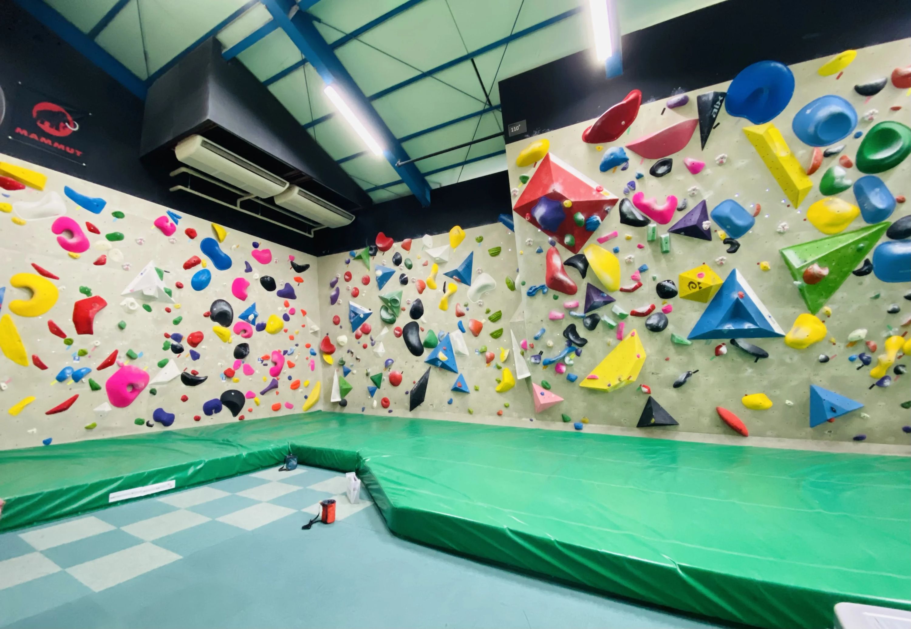 水戸シティロックジム アヴュー（avue） ボルダリング 住吉教室のサムネイル画像 2