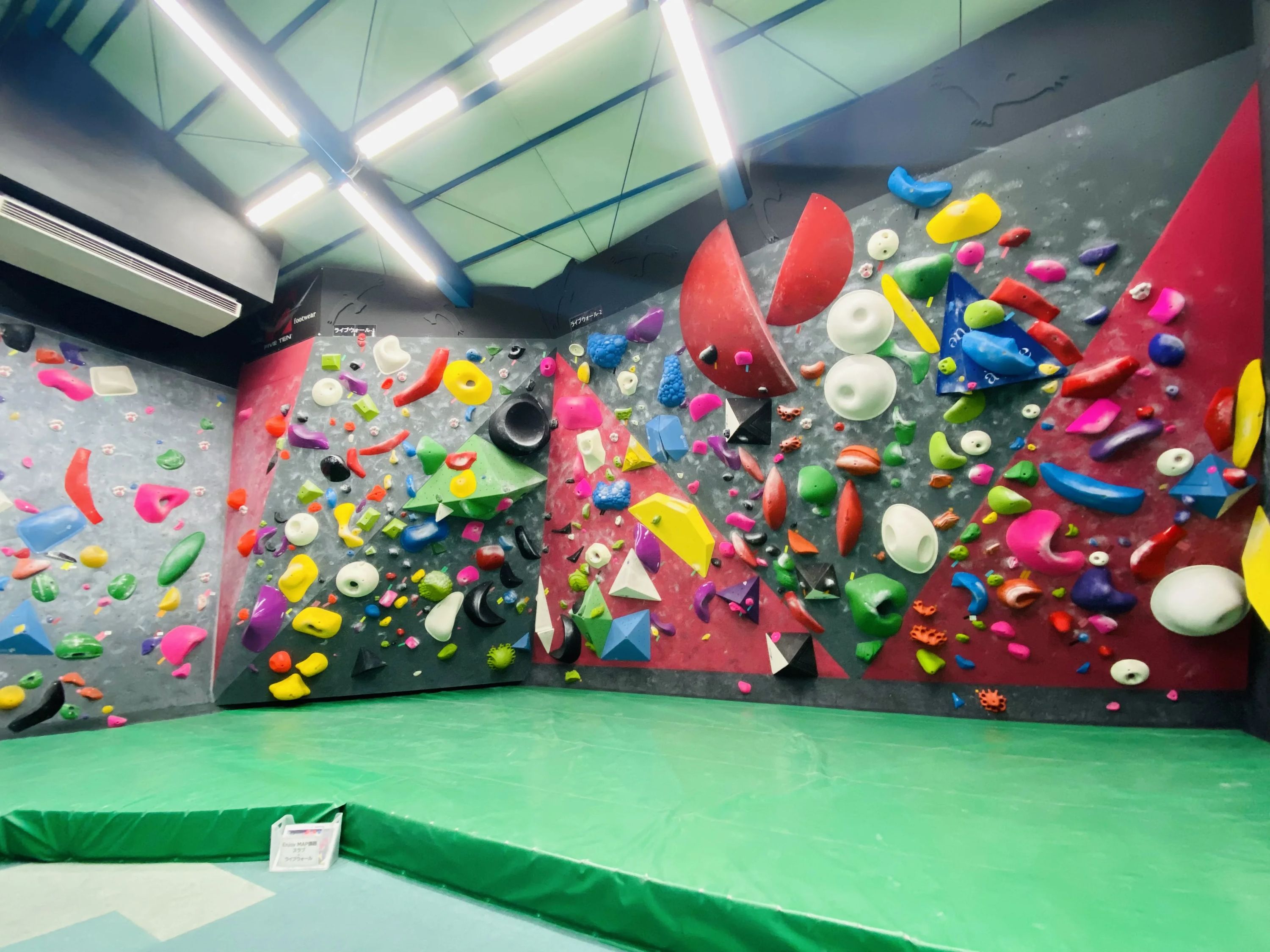 水戸シティロックジム アヴュー（avue） ボルダリング 住吉教室のサムネイル画像 4