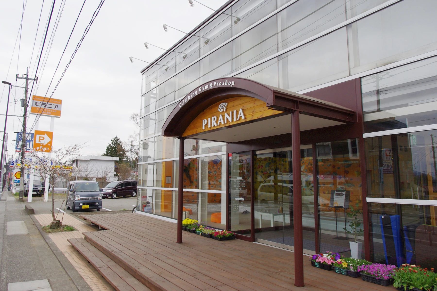 クライミングジム ピラニア ボルダリング 富士吉田店のメイン画像