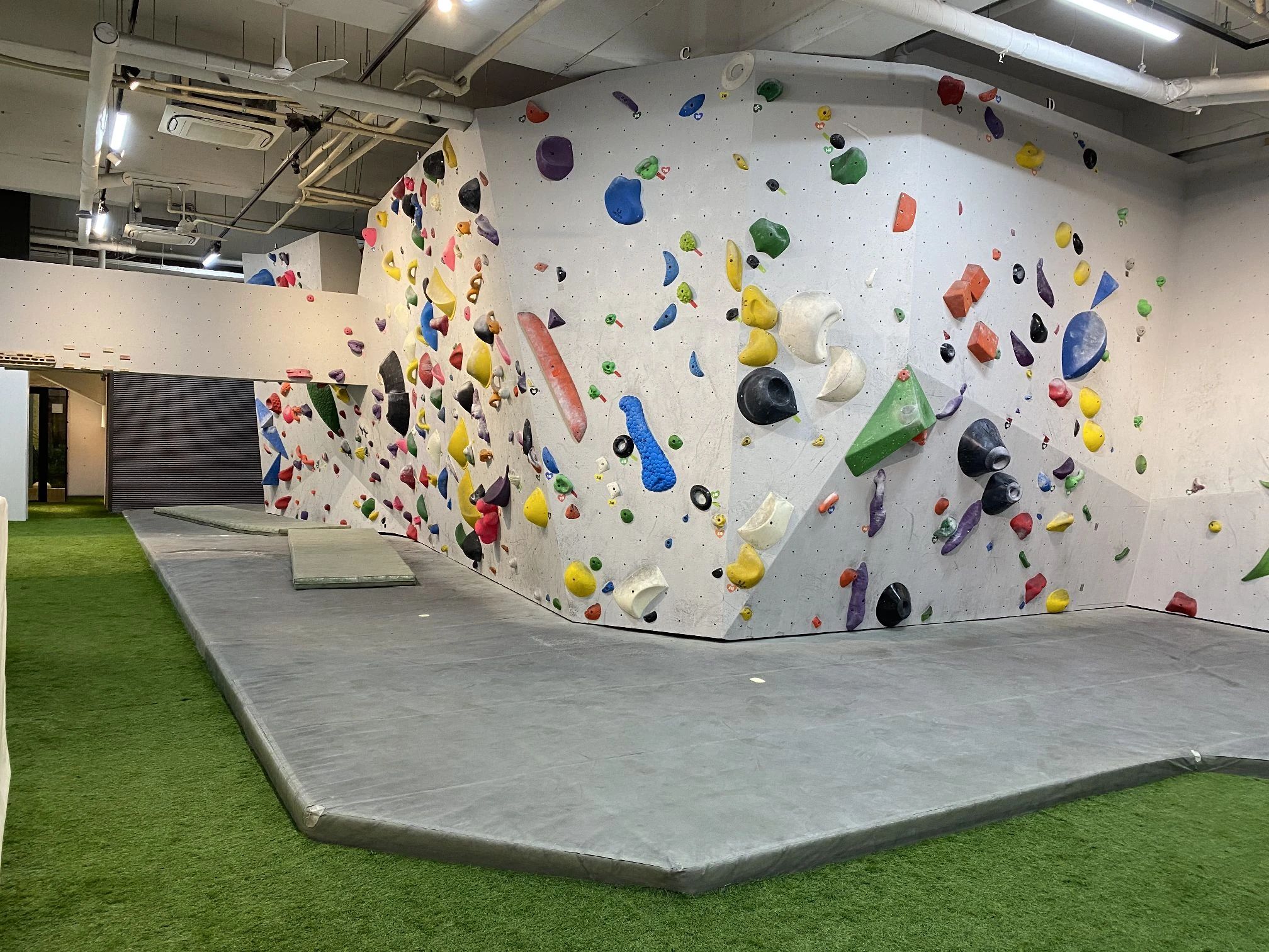 クライミングジム　クオーレ ボルダリング 今池店のサムネイル画像 4