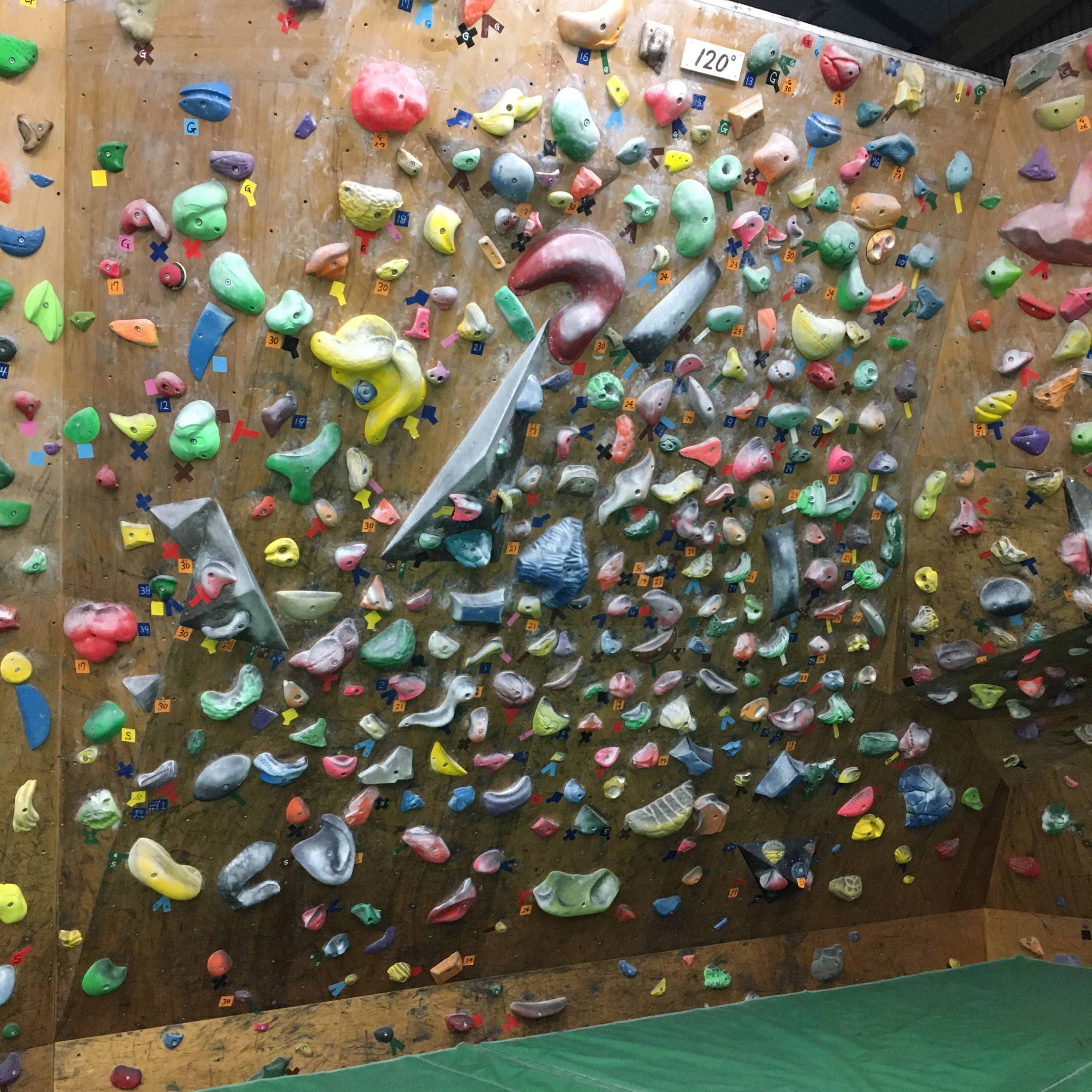 クライミングジム Picco+Roccia ピッコロッチャ ボルダリング 里教室のサムネイル画像 3