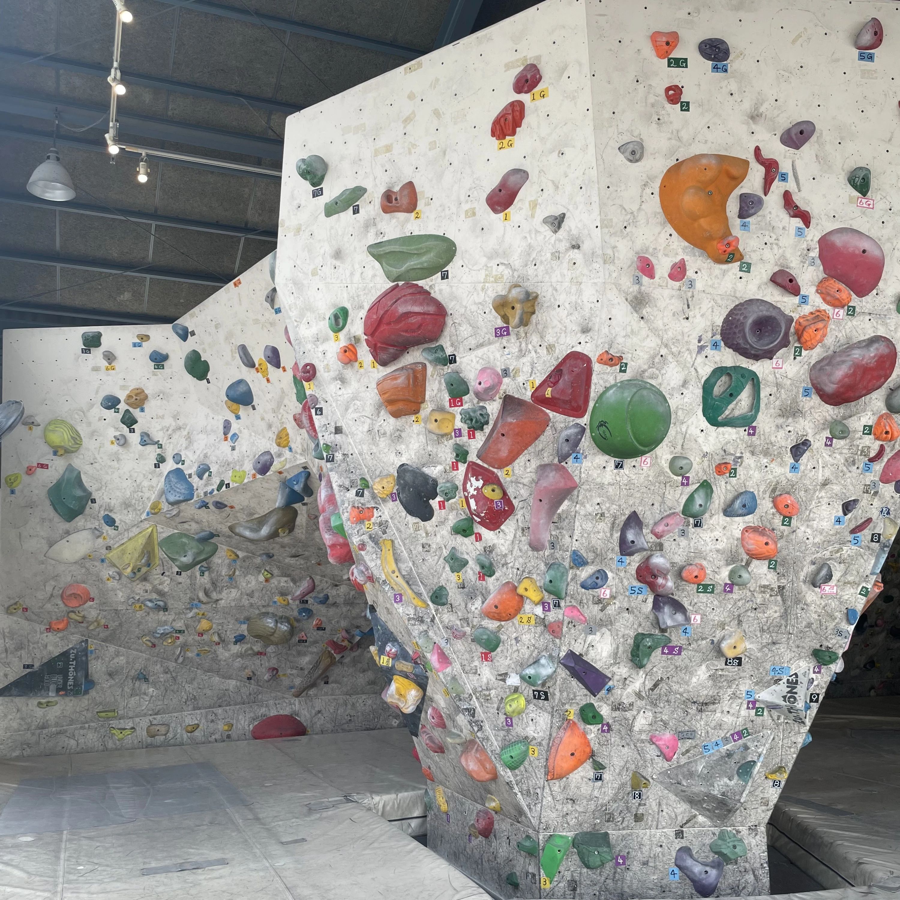 ボルダリングジム ズットン 平和が丘店のメイン画像