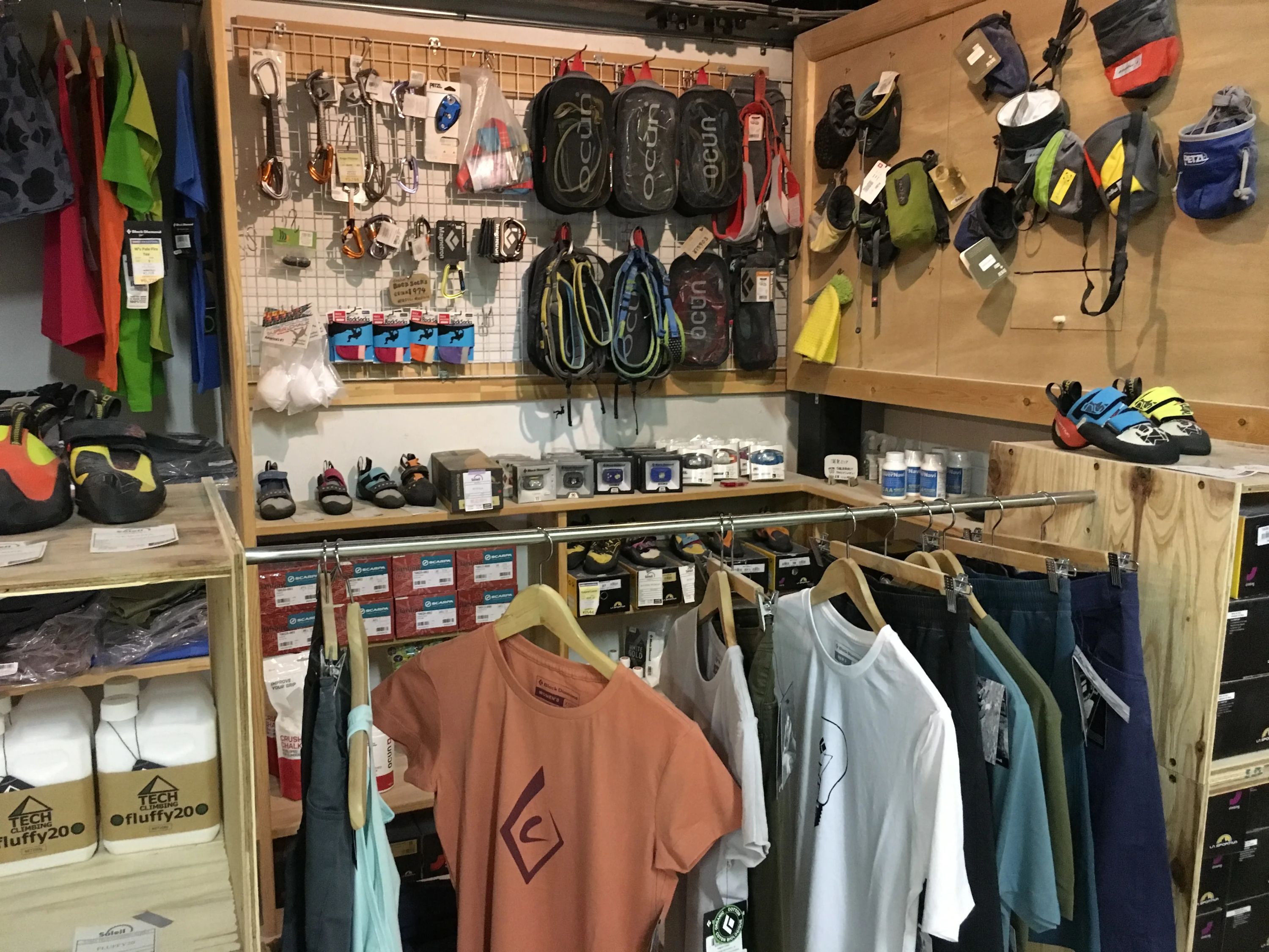 NAKAGAI Climbing ボルダリング ソレイユ京橋店のサムネイル画像 3