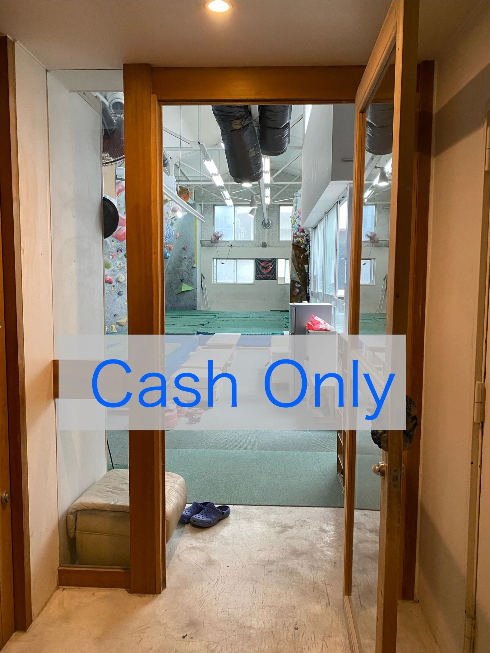 クライミングジム・ヒグラシ ボルダリング 長堀橋店のサムネイル画像 2