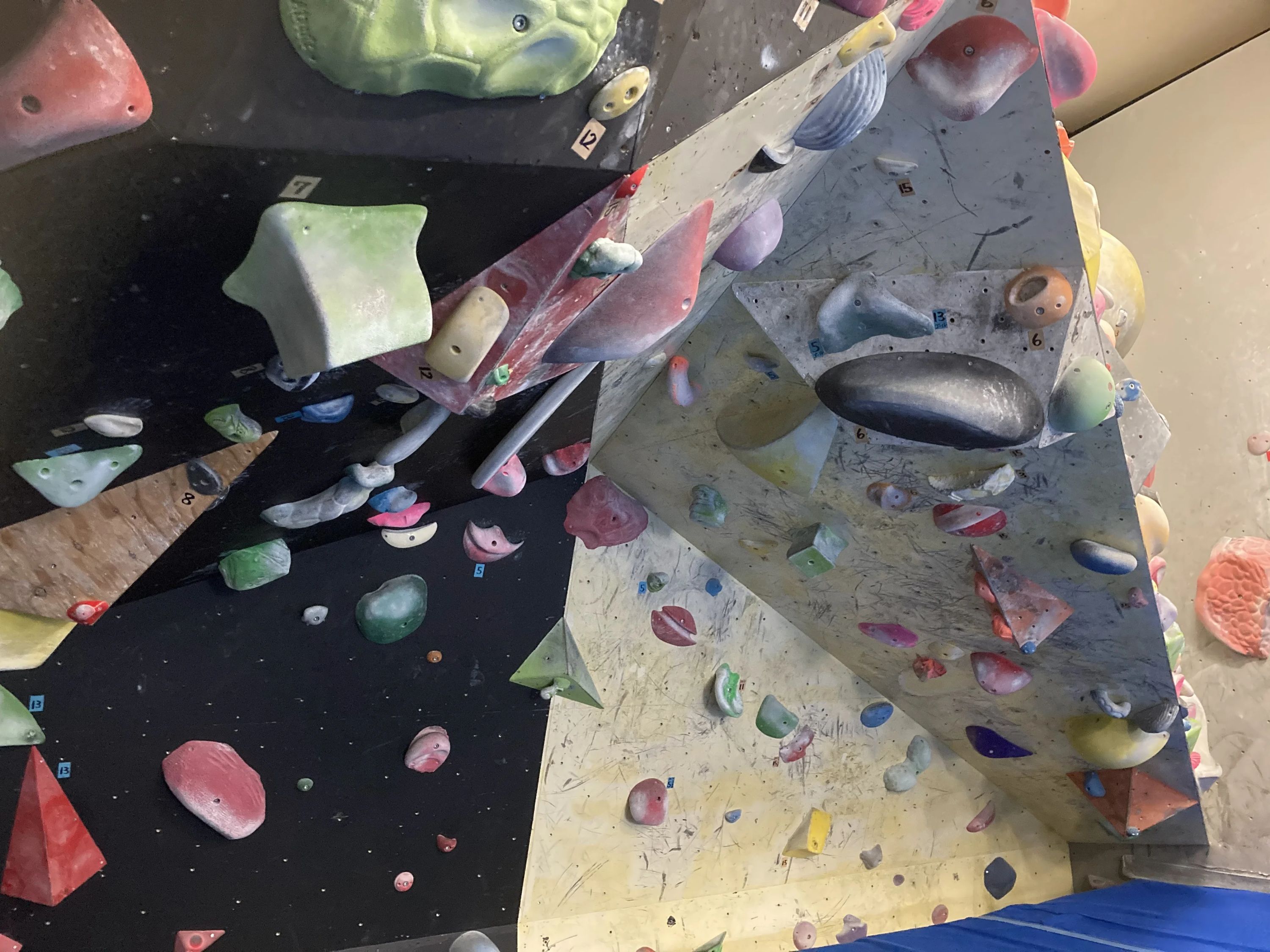 クライミングジム・ヒグラシ ボルダリング 堺北花田店のサムネイル画像 5