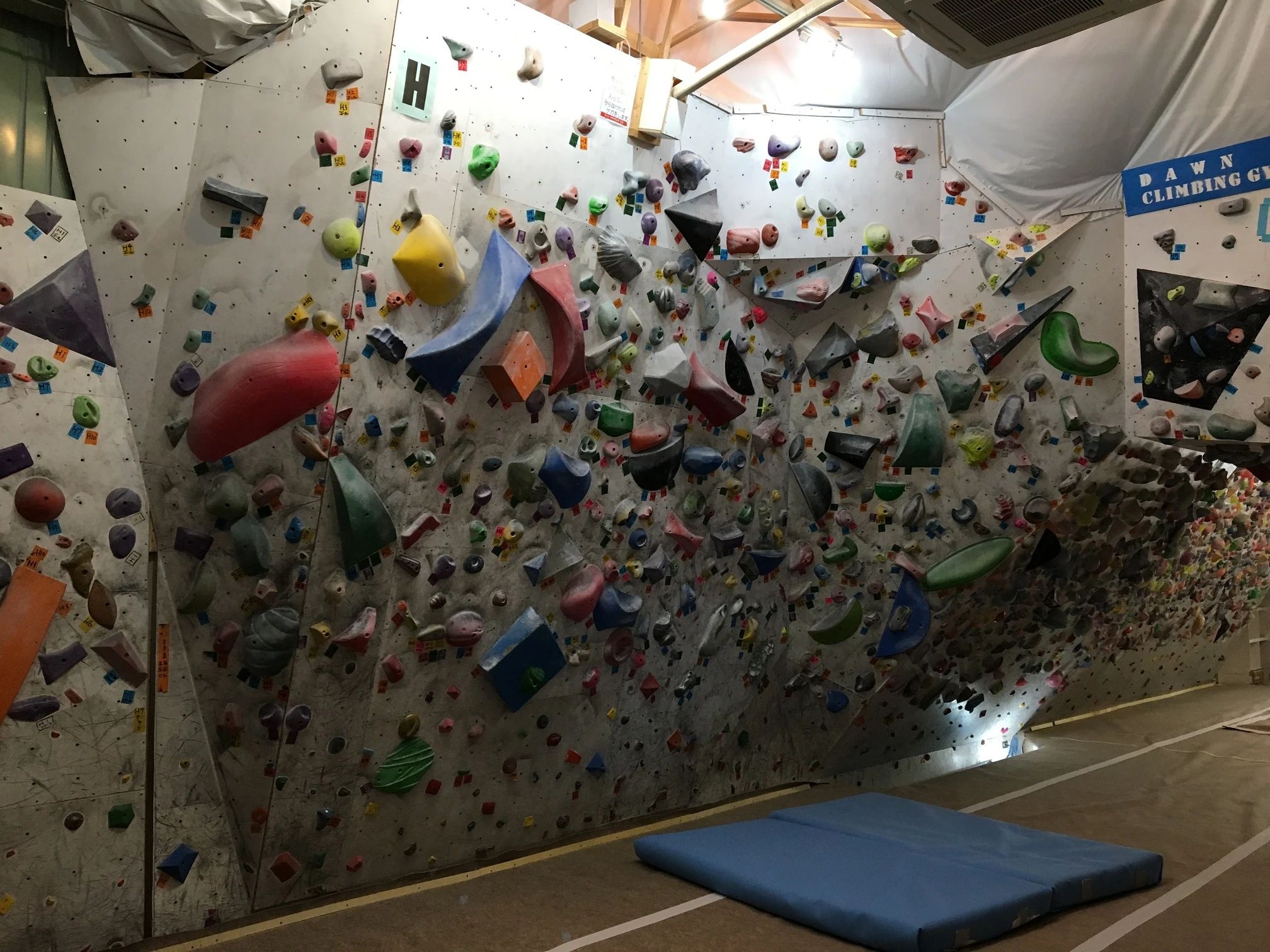 ドーンクライミングジム ボルダリング 塚口本町教室のサムネイル画像 3