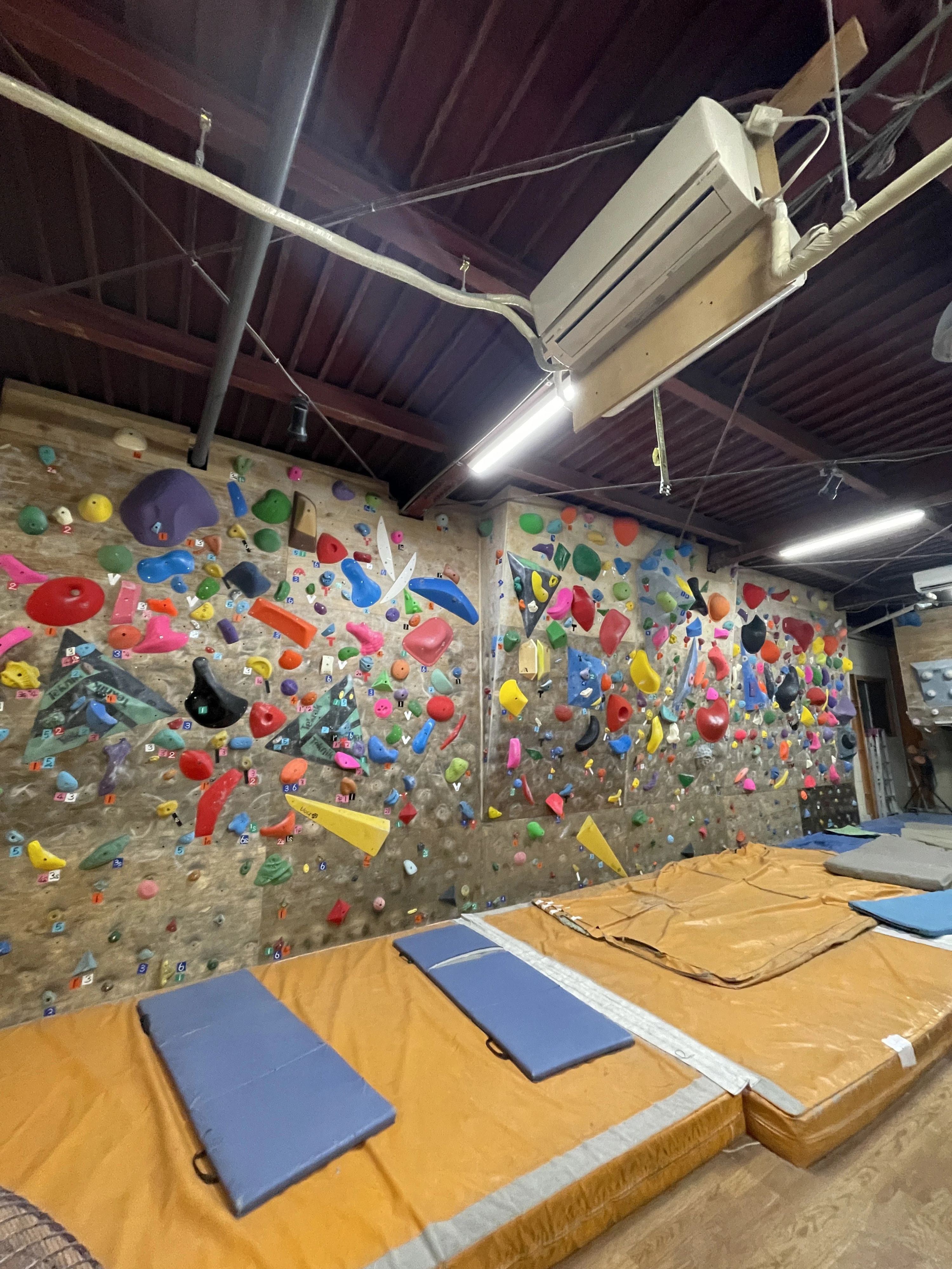 クライミングジム　ロシェ・マキシマ ボルダリング 槇島教室のサムネイル画像 2