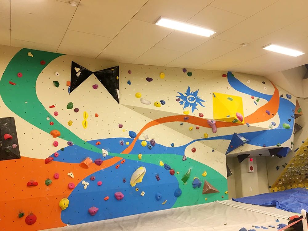 Climbing Gym ADSUMMUM ボルダリング 西大路店のサムネイル画像 4