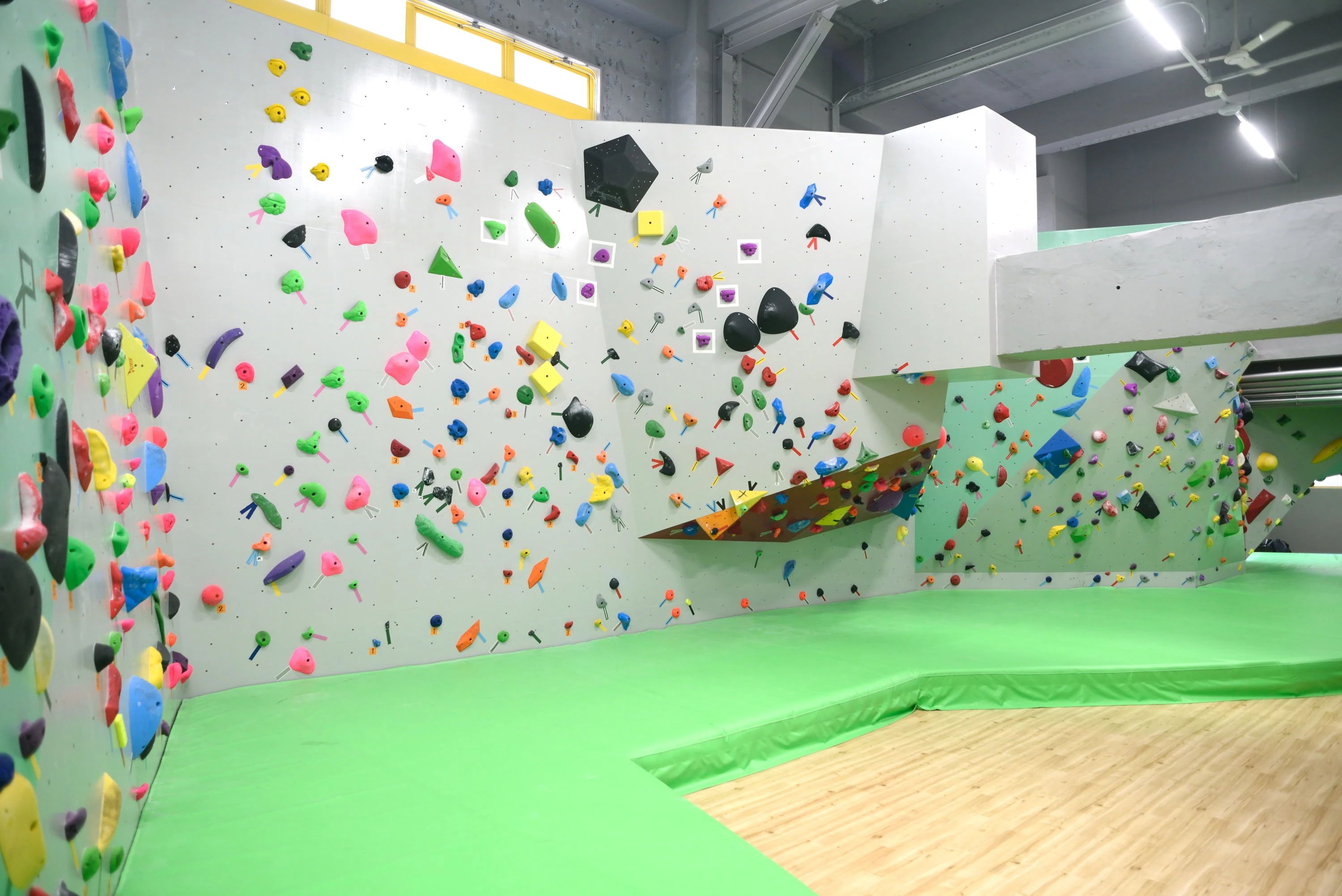 クライミングパーク菊南 ボルダリング 東広島教室のサムネイル画像 3